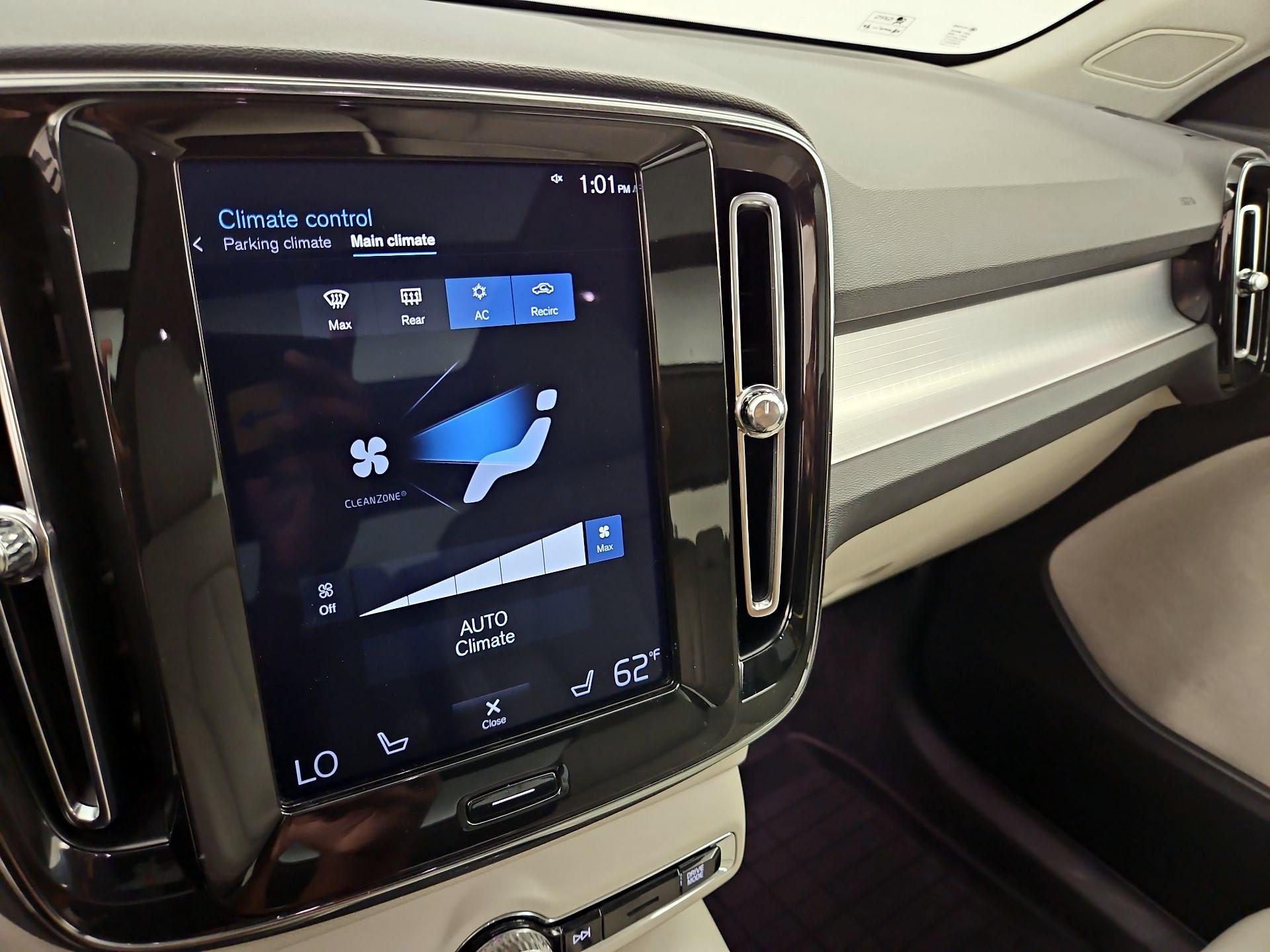 Thumbnail: 2020 Volvo XC40 - 17