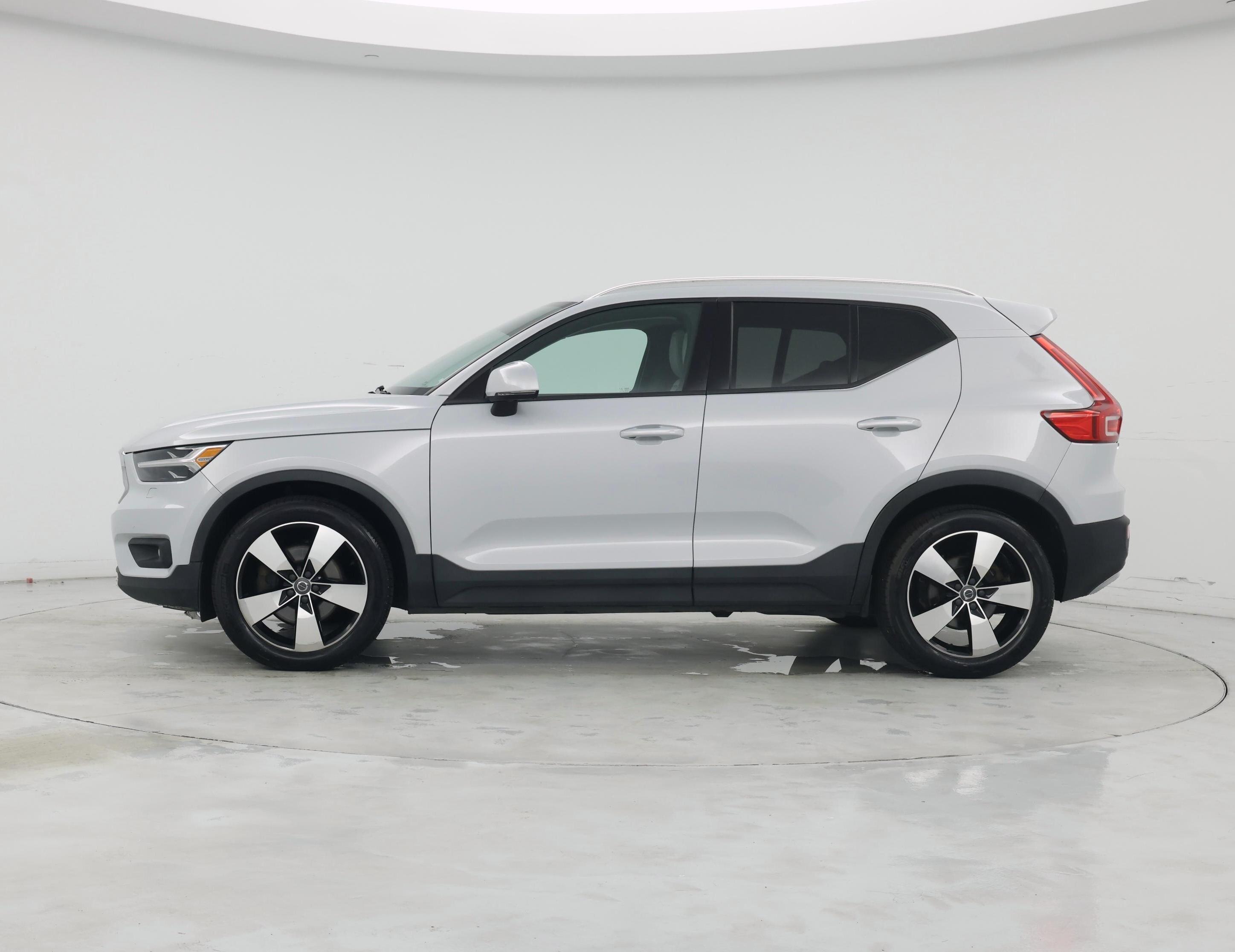 Thumbnail: 2020 Volvo XC40 - 3