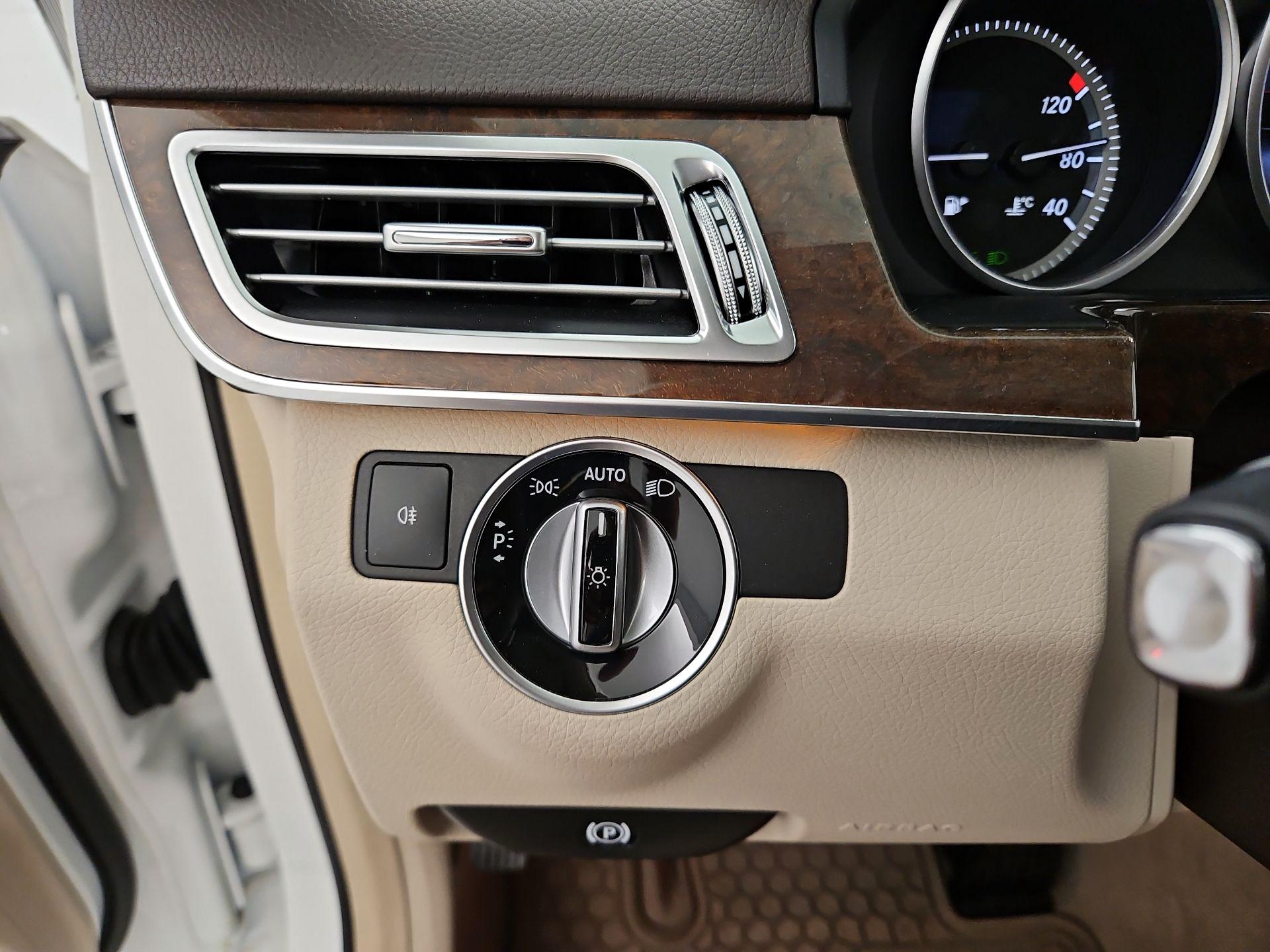 Thumbnail: 2014 Mercedes-Benz E-Class - 13