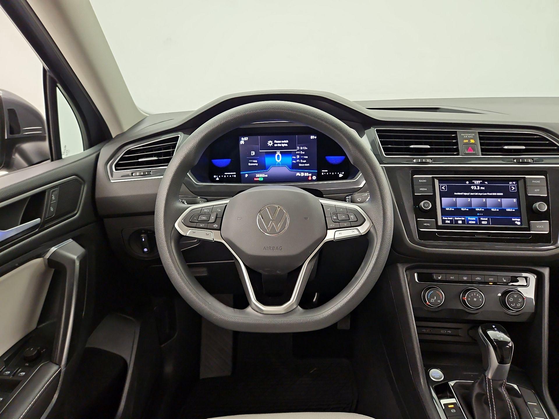 Thumbnail: 2022 Volkswagen Tiguan - 10