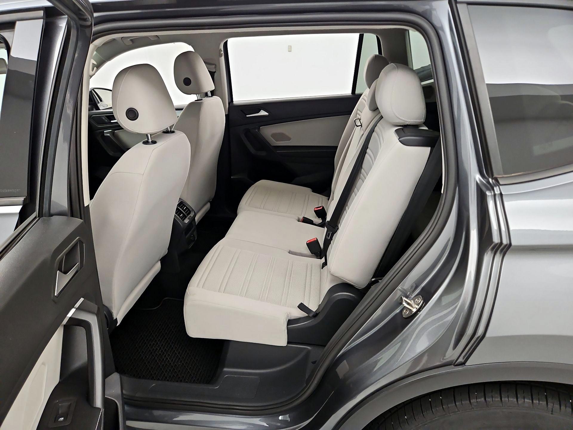 Thumbnail: 2022 Volkswagen Tiguan - 18