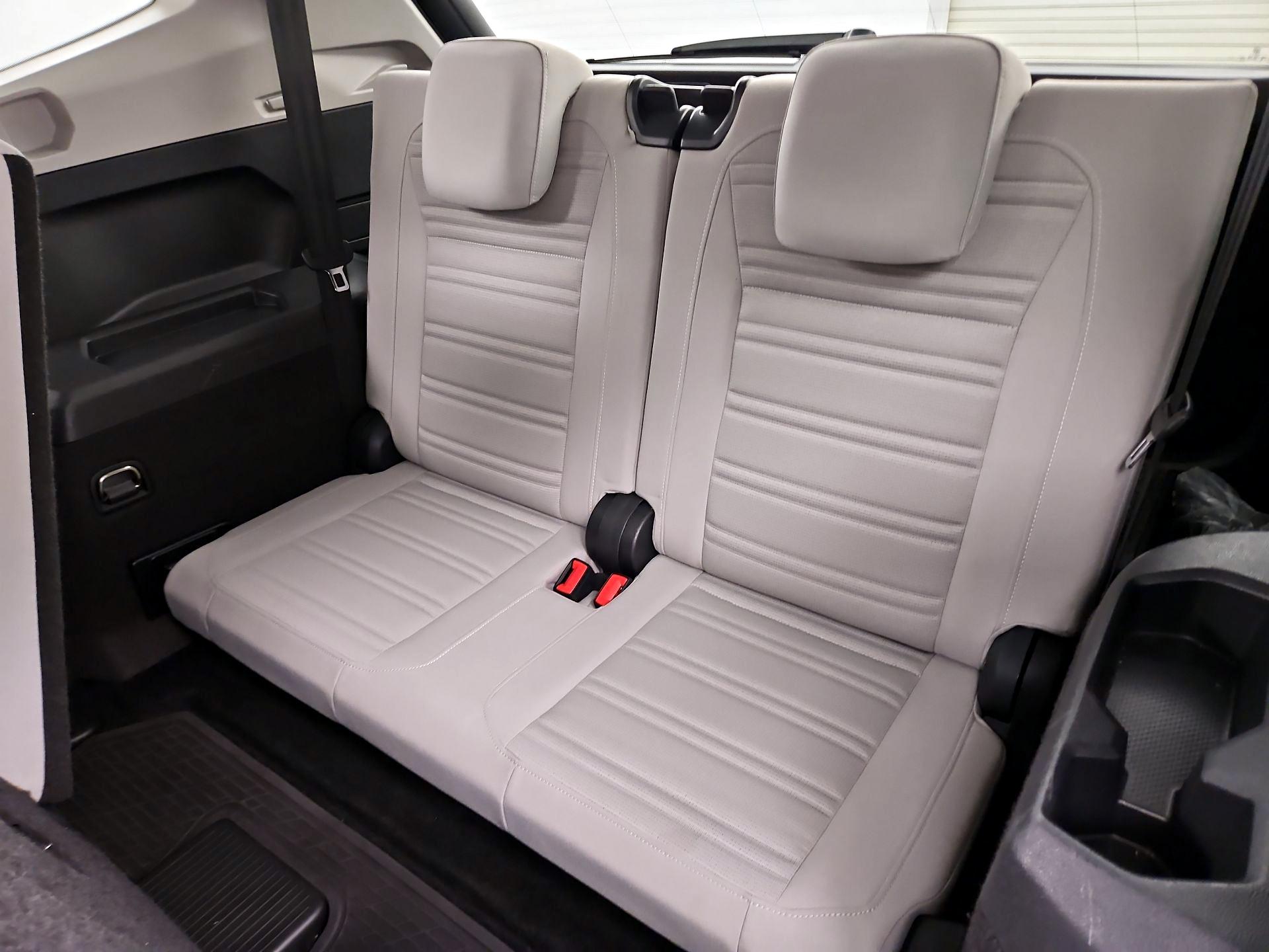 Thumbnail: 2022 Volkswagen Tiguan - 19