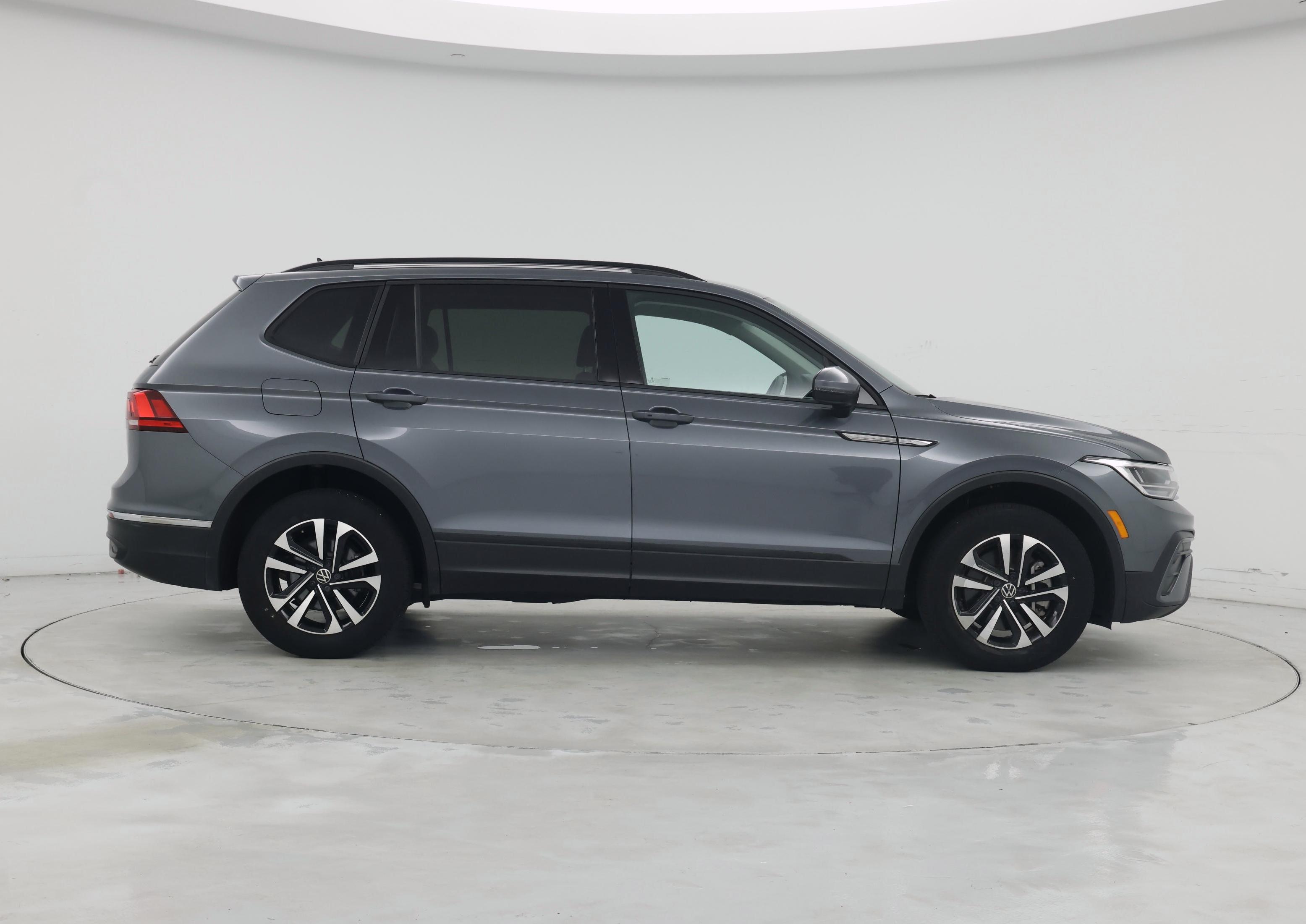 Thumbnail: 2022 Volkswagen Tiguan - 7