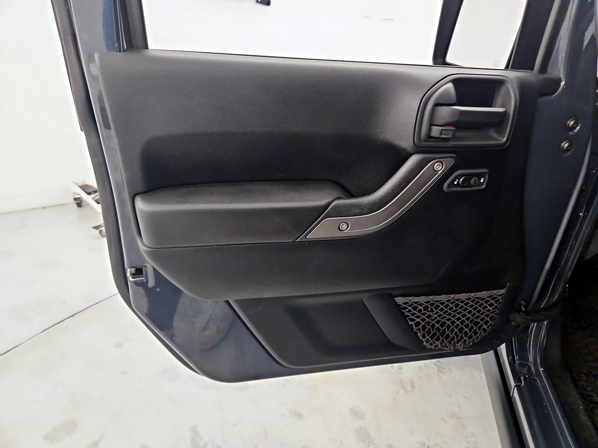 Thumbnail: 2016 Jeep Wrangler - 12