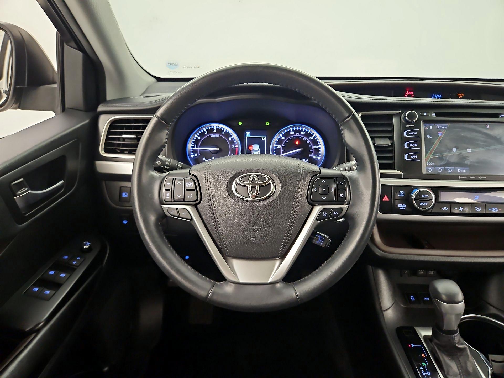 Thumbnail: 2019 Toyota Highlander - 10