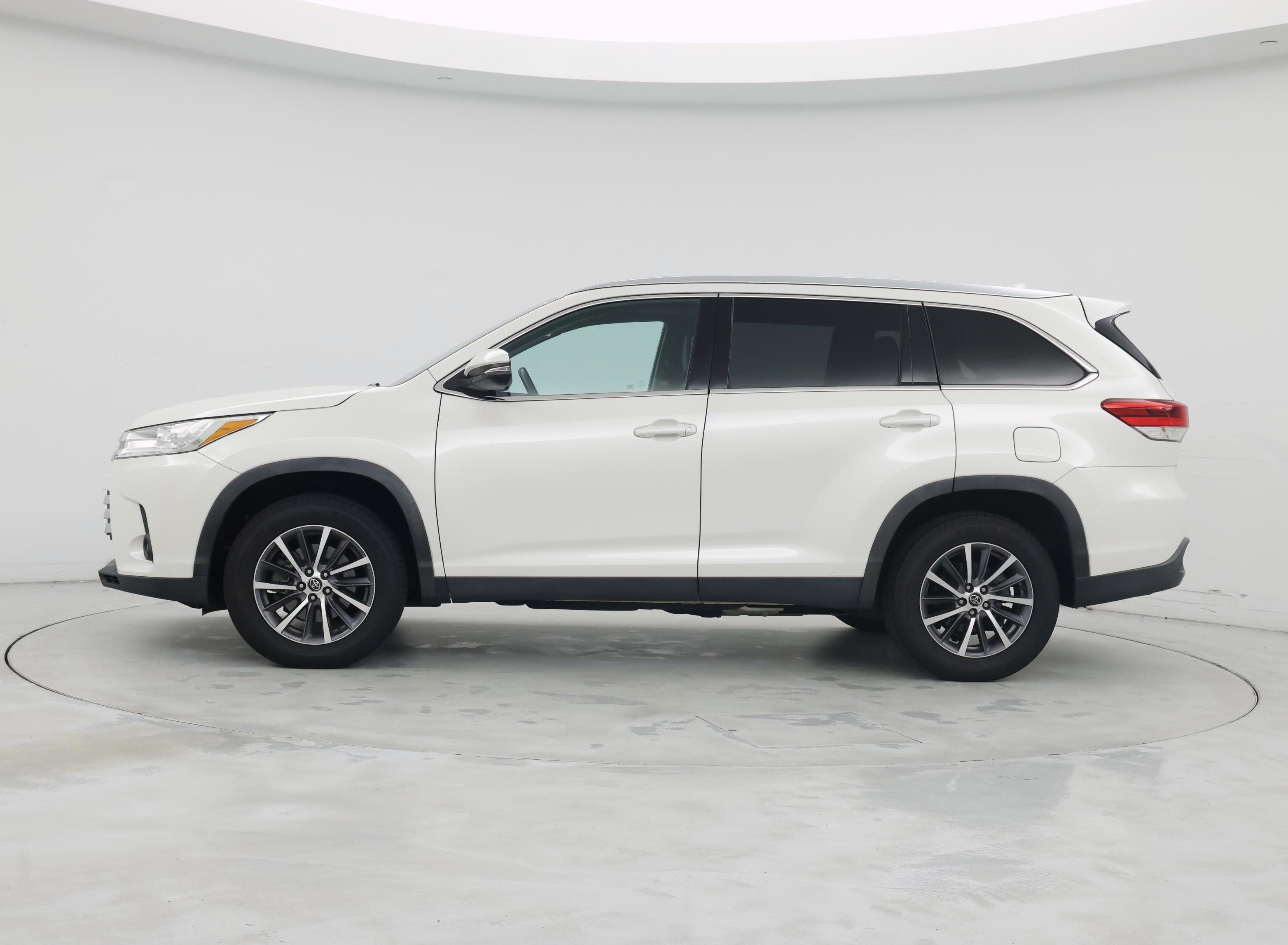 Thumbnail: 2019 Toyota Highlander - 3