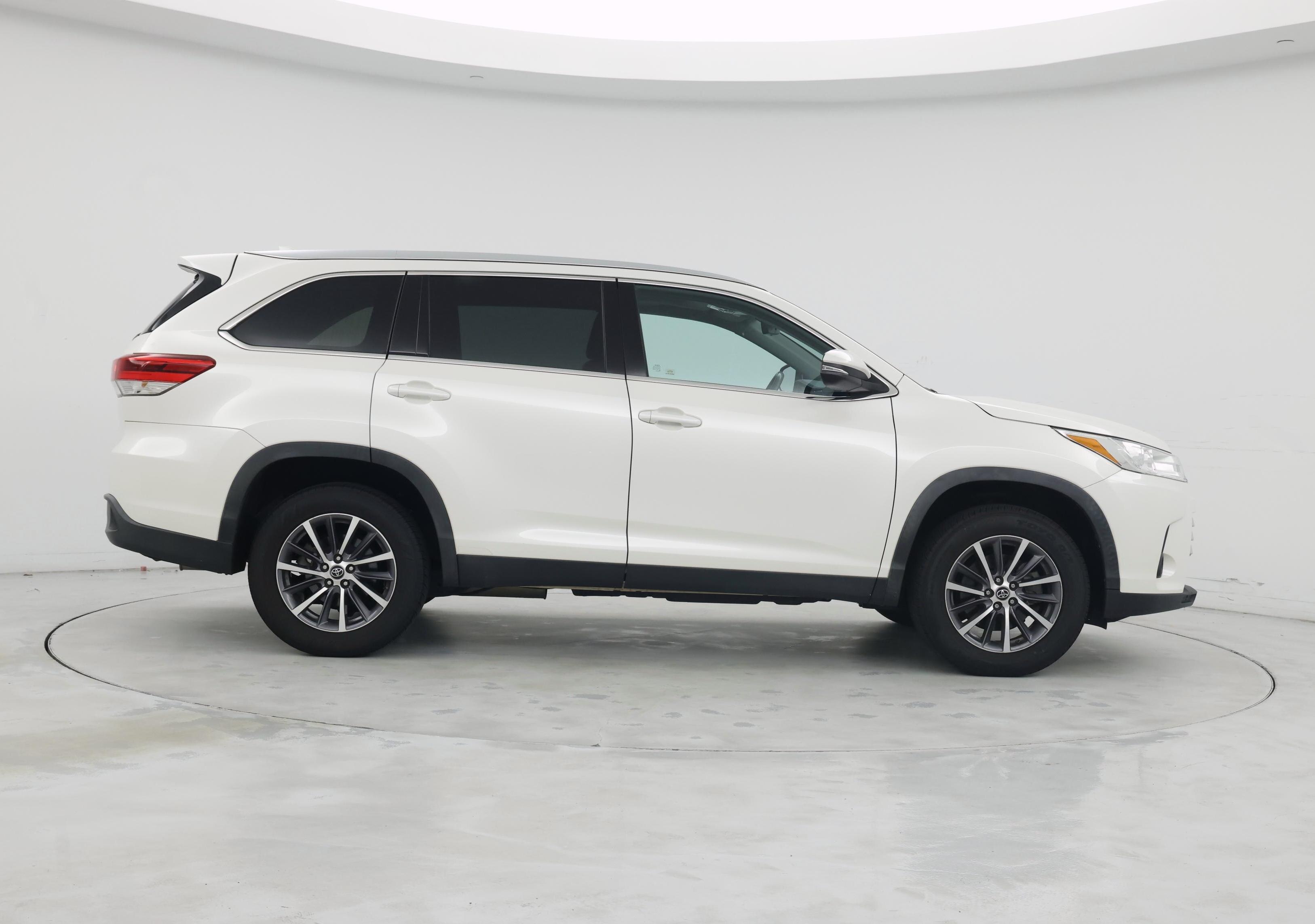 Thumbnail: 2019 Toyota Highlander - 7