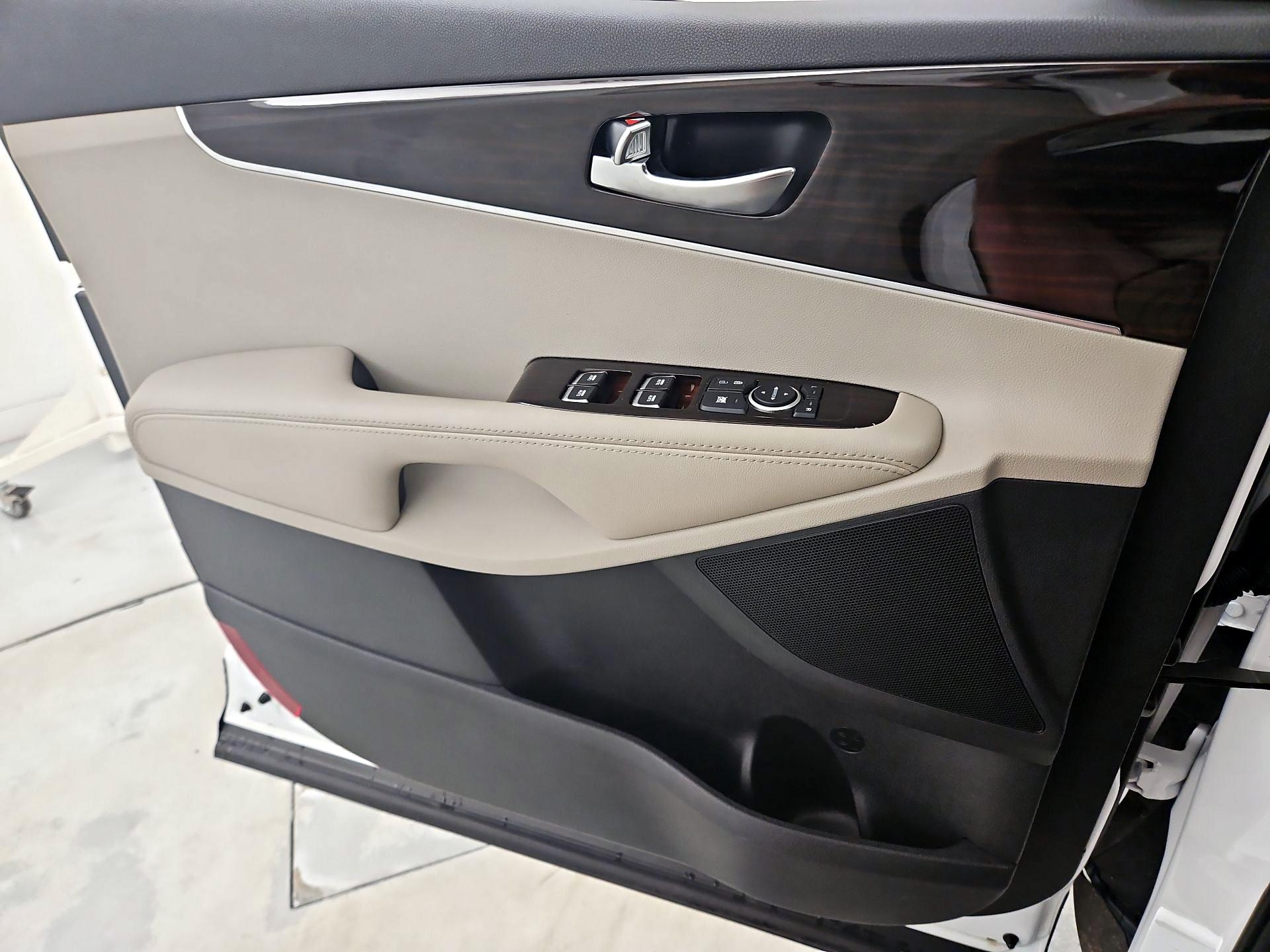 Thumbnail: 2020 Kia Sorento - 12