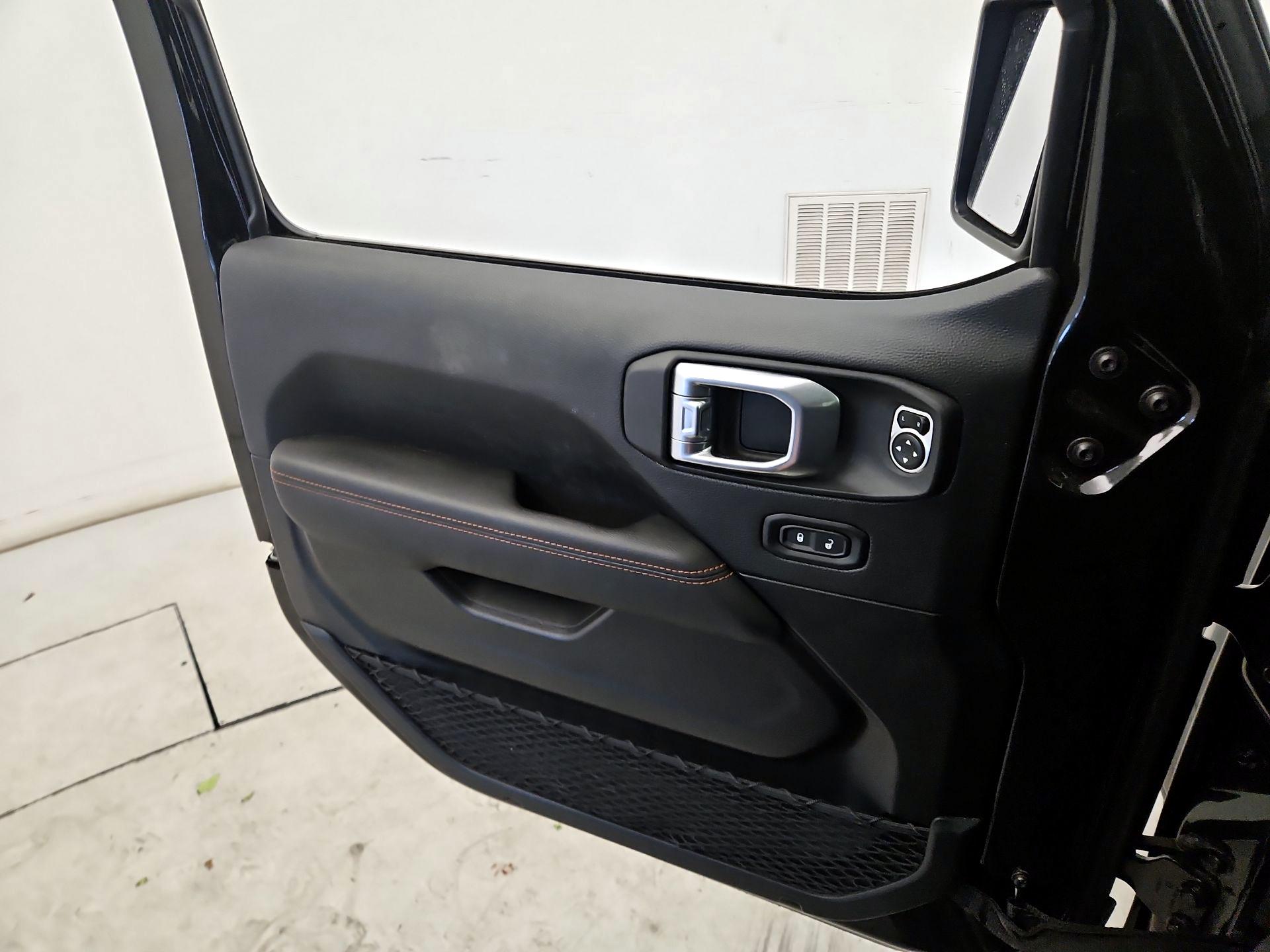 Thumbnail: 2021 Jeep Gladiator - 12