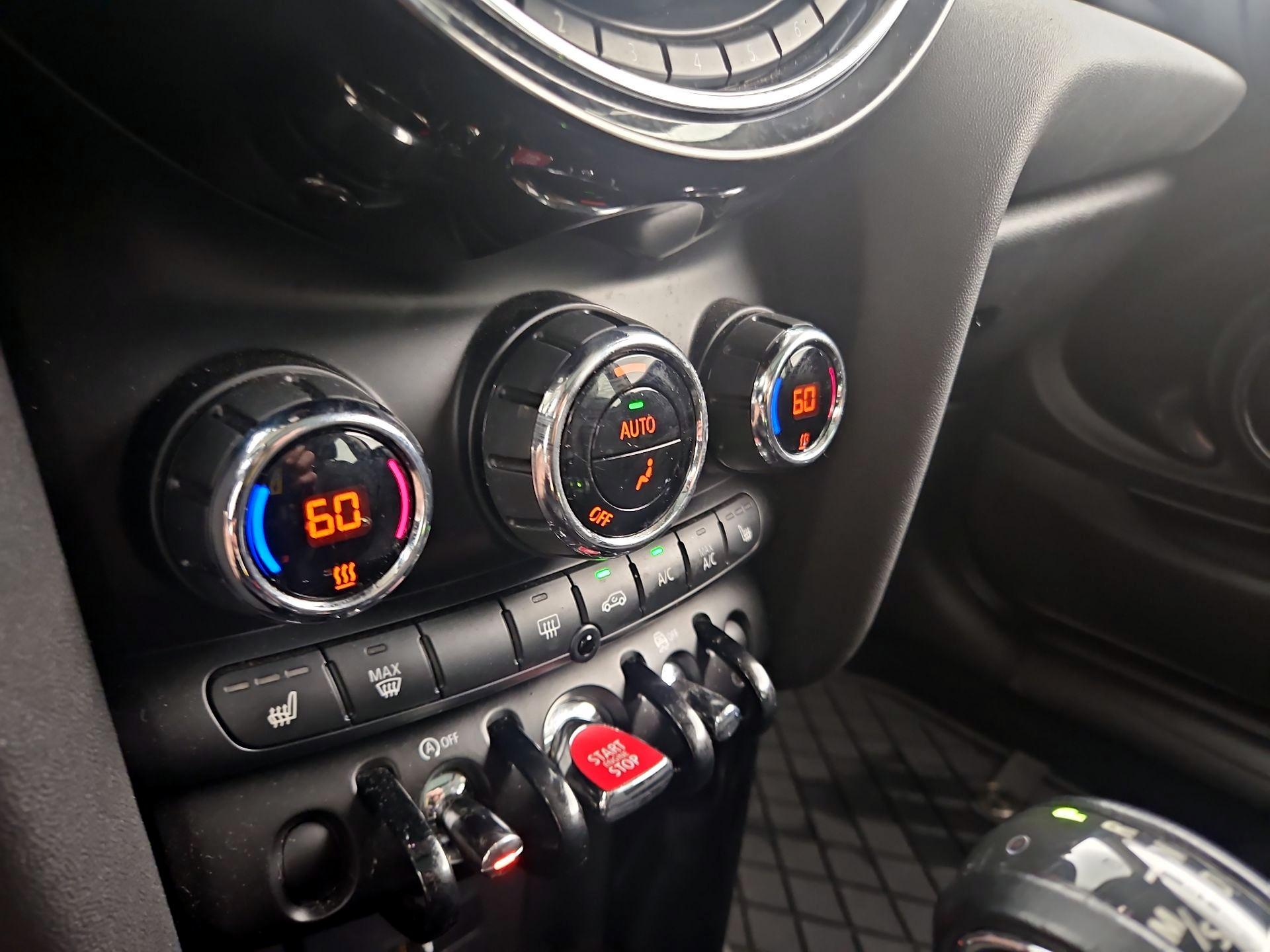 Thumbnail: 2019 MINI Cooper Hardtop - 16