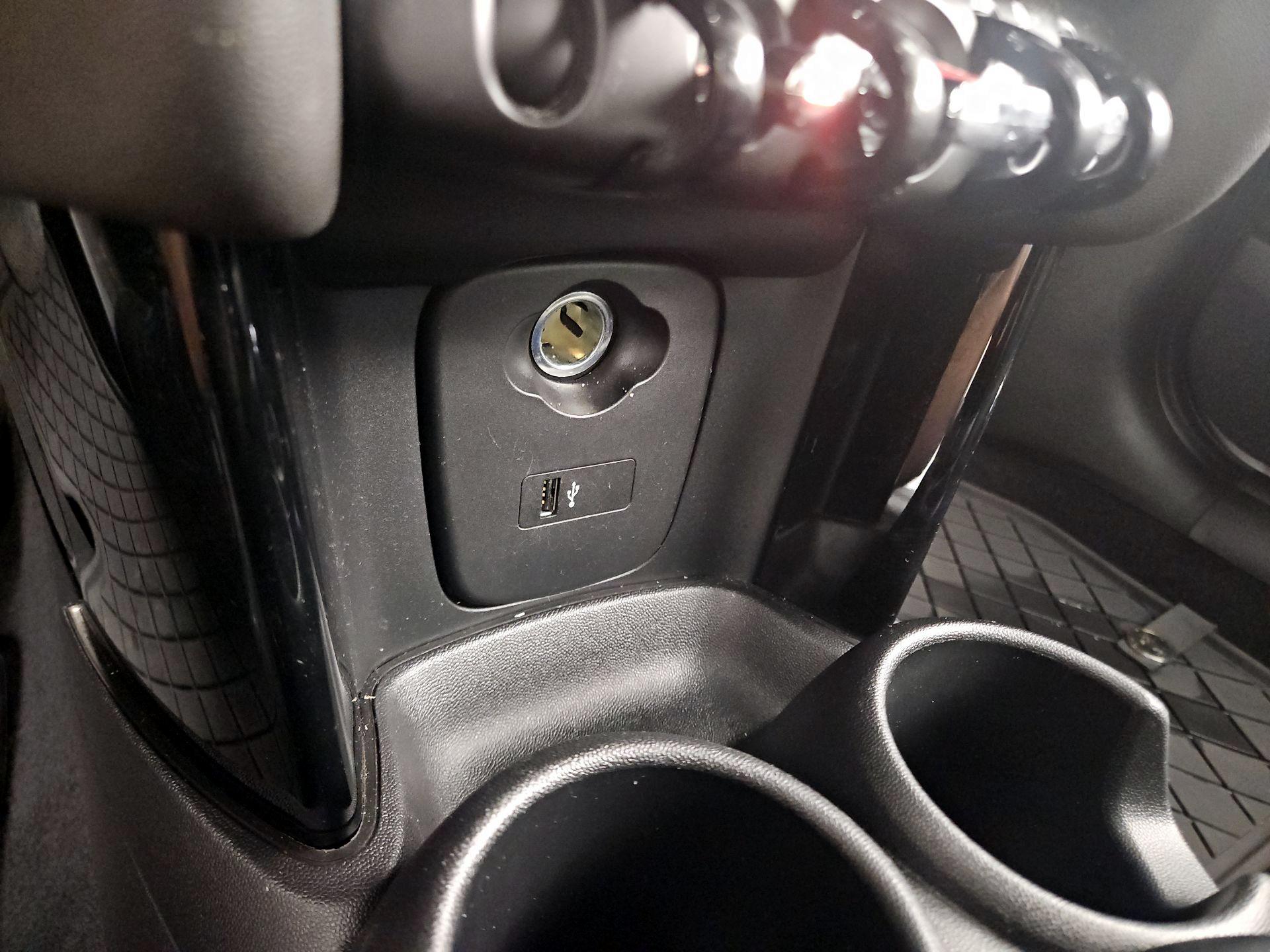 Thumbnail: 2019 MINI Cooper Hardtop - 18