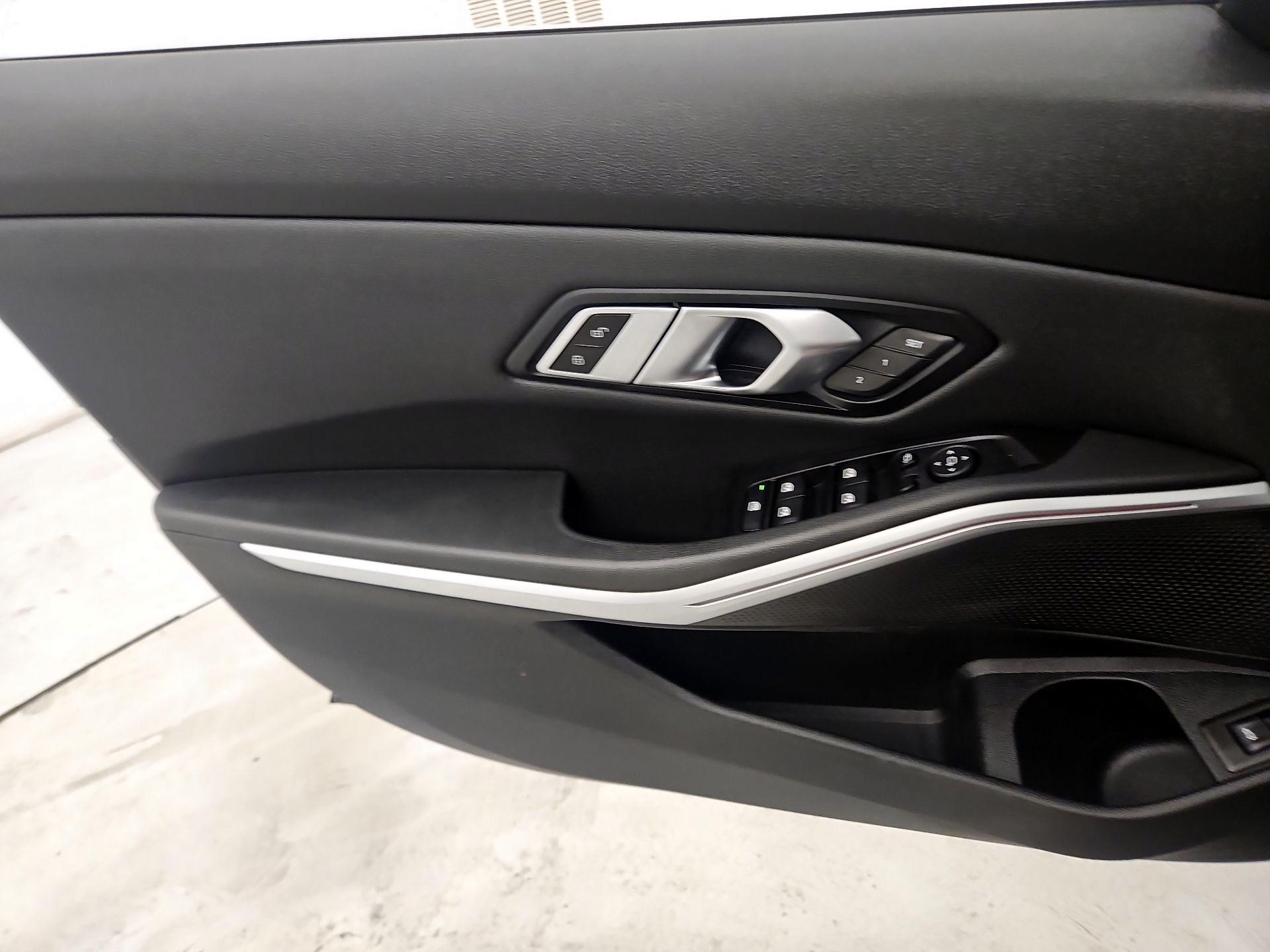 Thumbnail: 2019 BMW 3 Series - 12