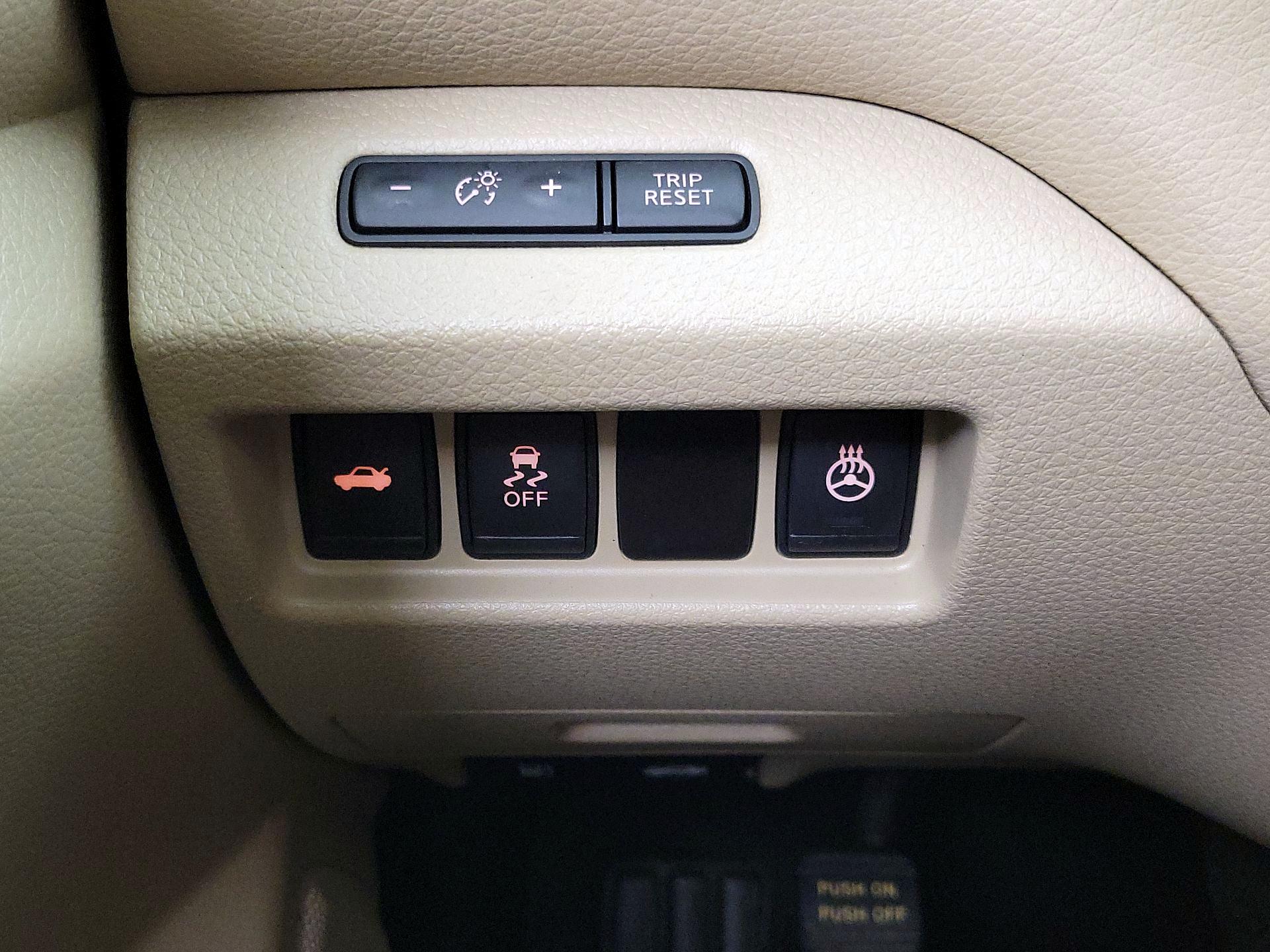 Thumbnail: 2016 Nissan Altima - 13