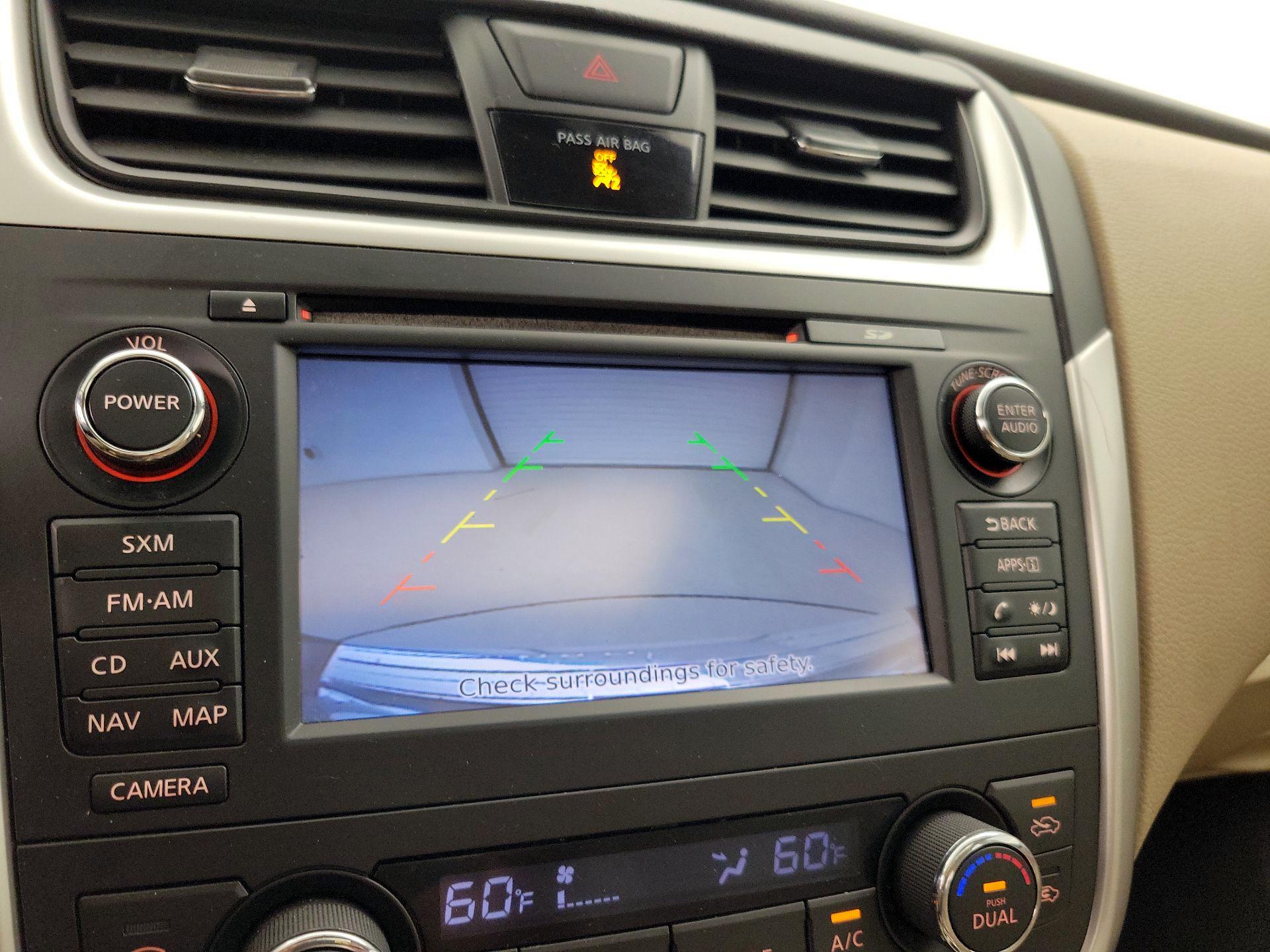 Thumbnail: 2016 Nissan Altima - 15