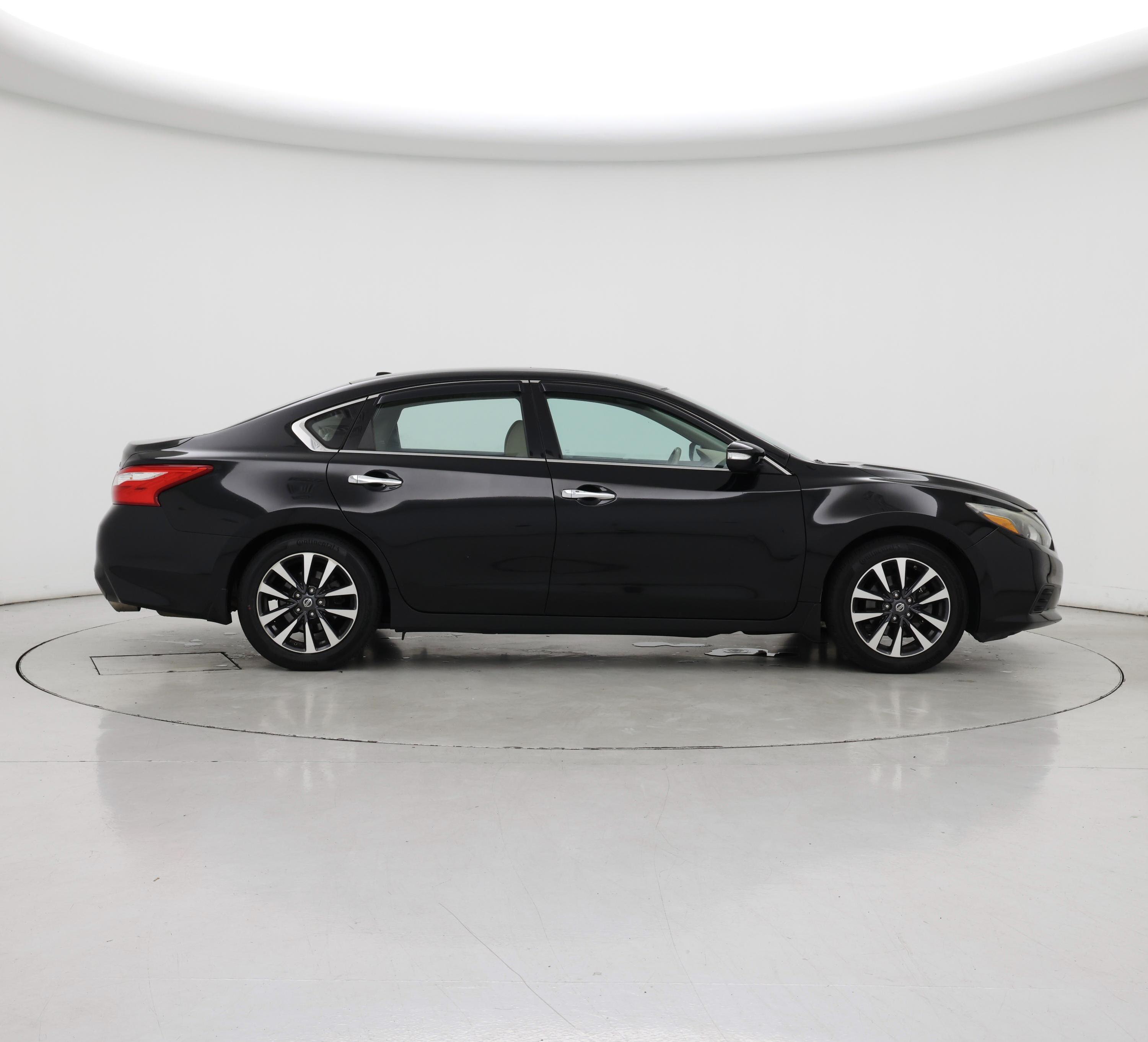 Thumbnail: 2016 Nissan Altima - 7