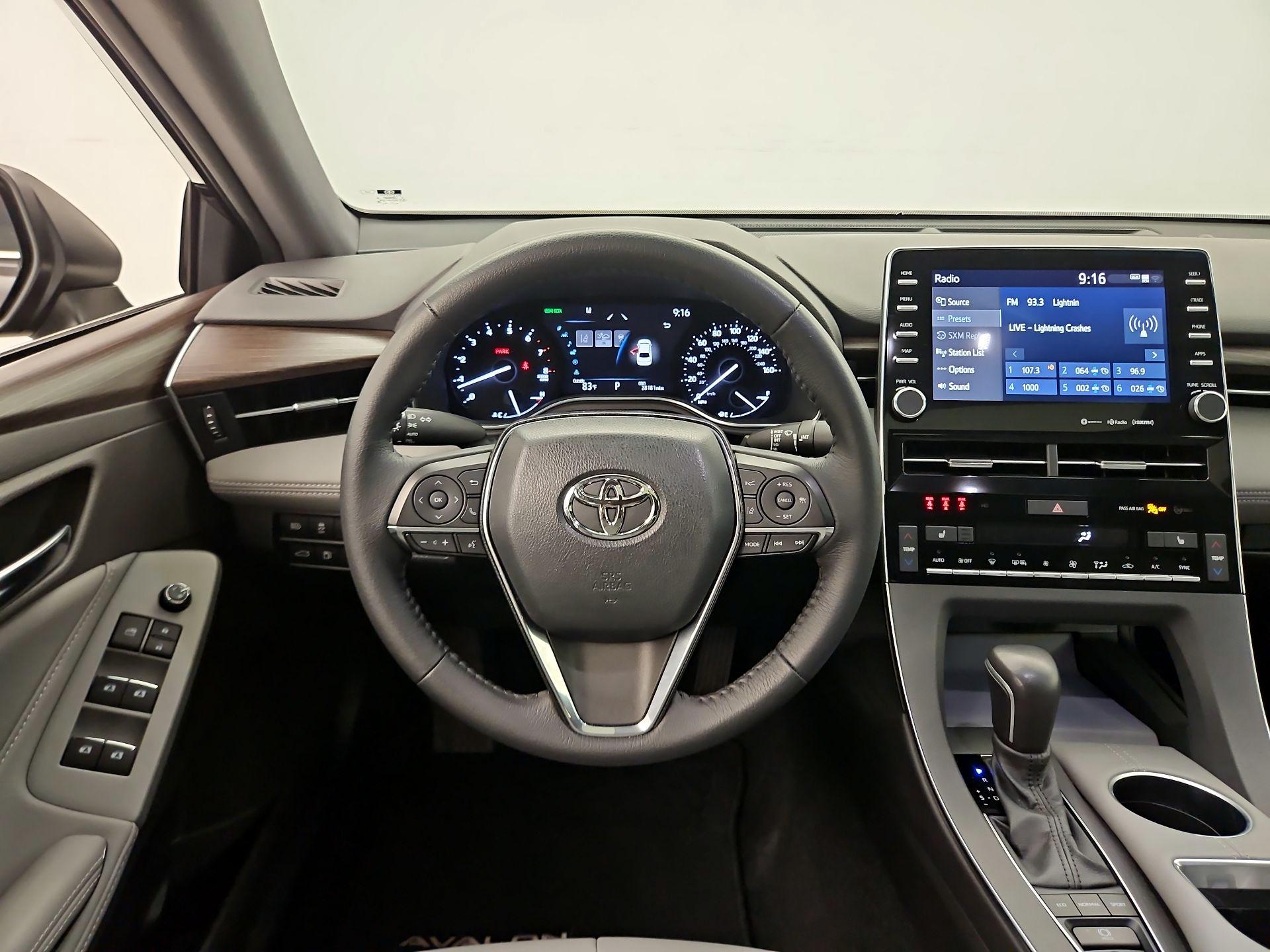 Thumbnail: 2022 Toyota Avalon - 10