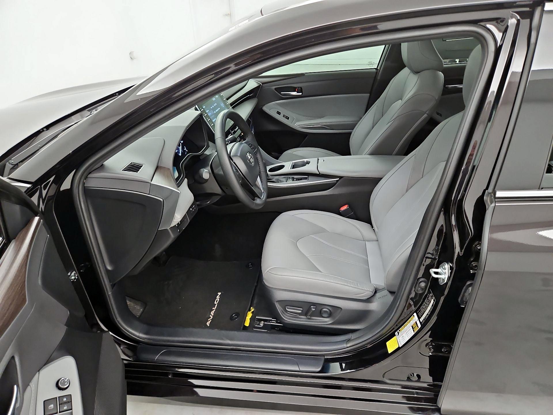 Thumbnail: 2022 Toyota Avalon - 11