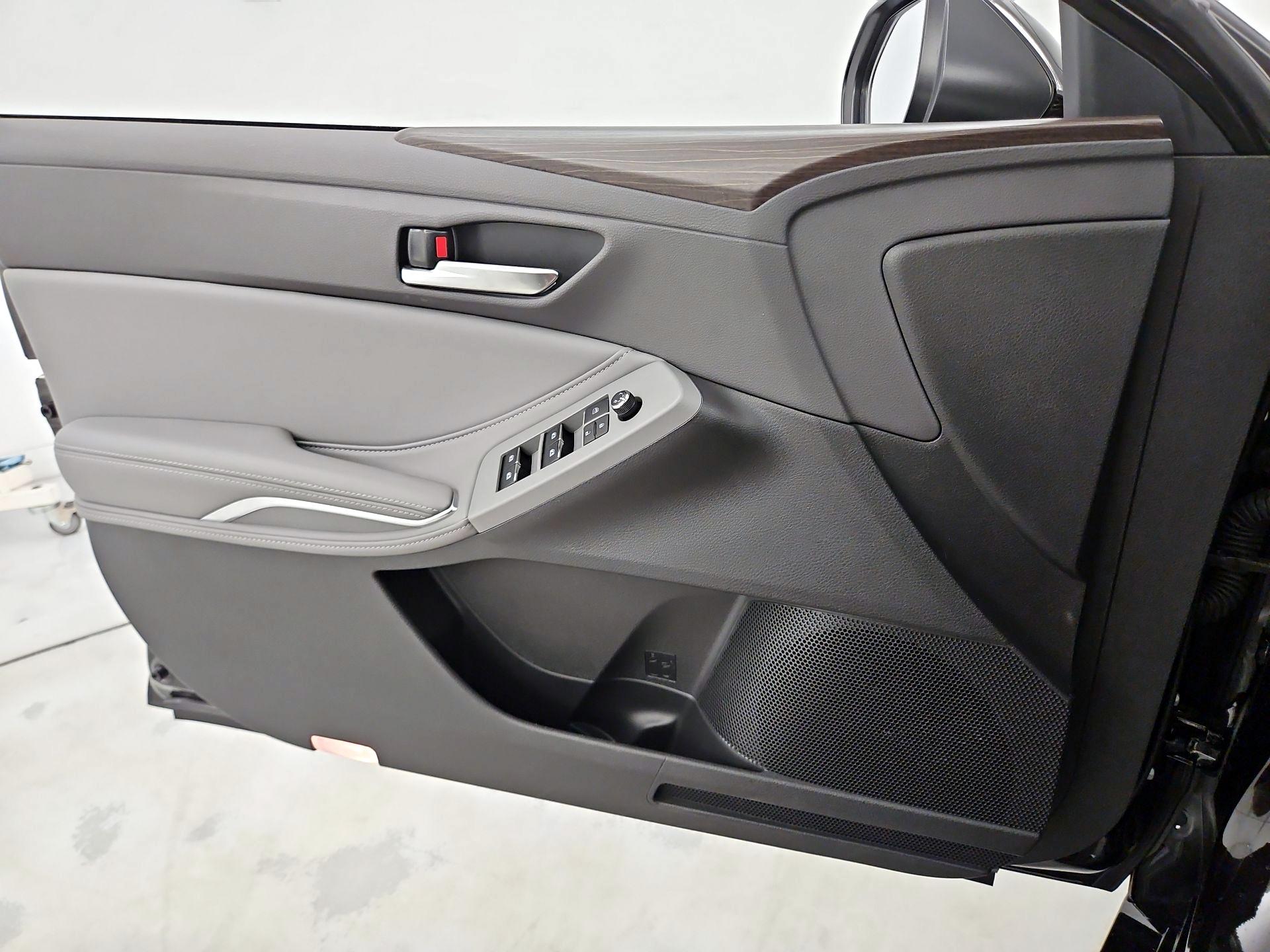 Thumbnail: 2022 Toyota Avalon - 12