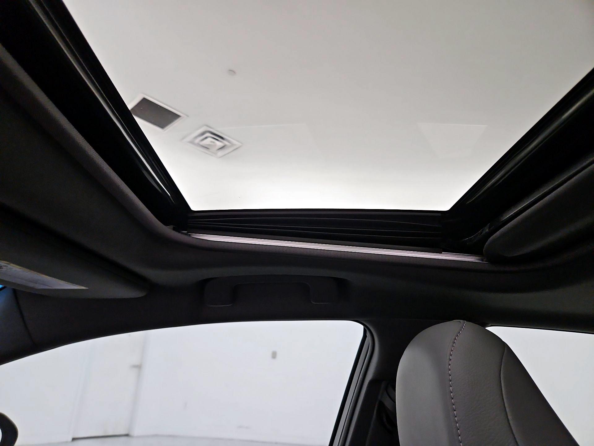 Thumbnail: 2022 Toyota Avalon - 18