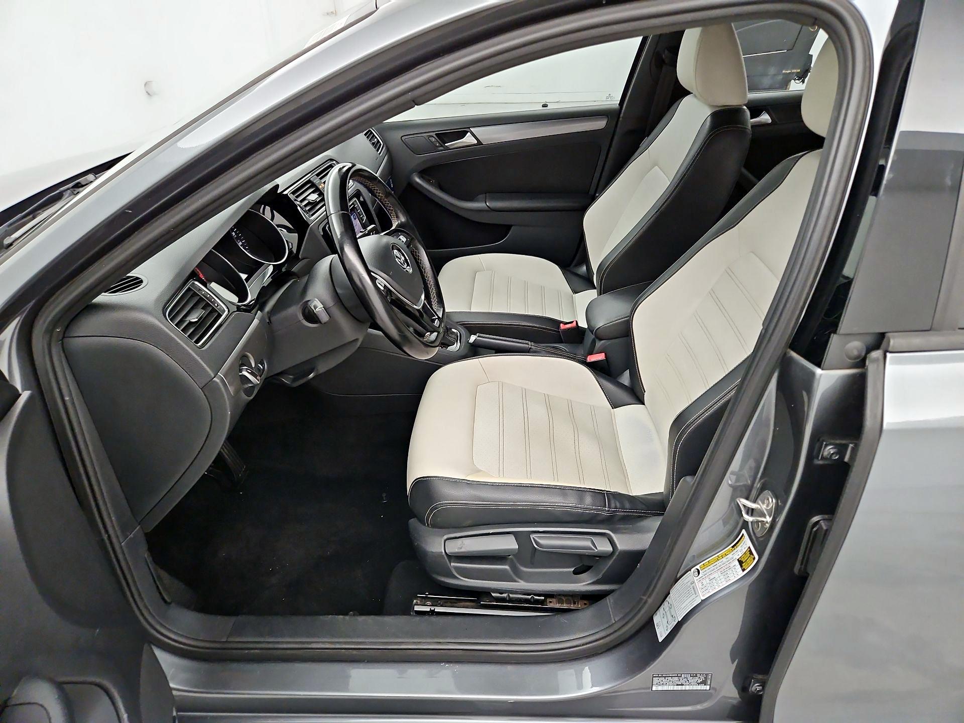 Thumbnail: 2017 Volkswagen Jetta - 11