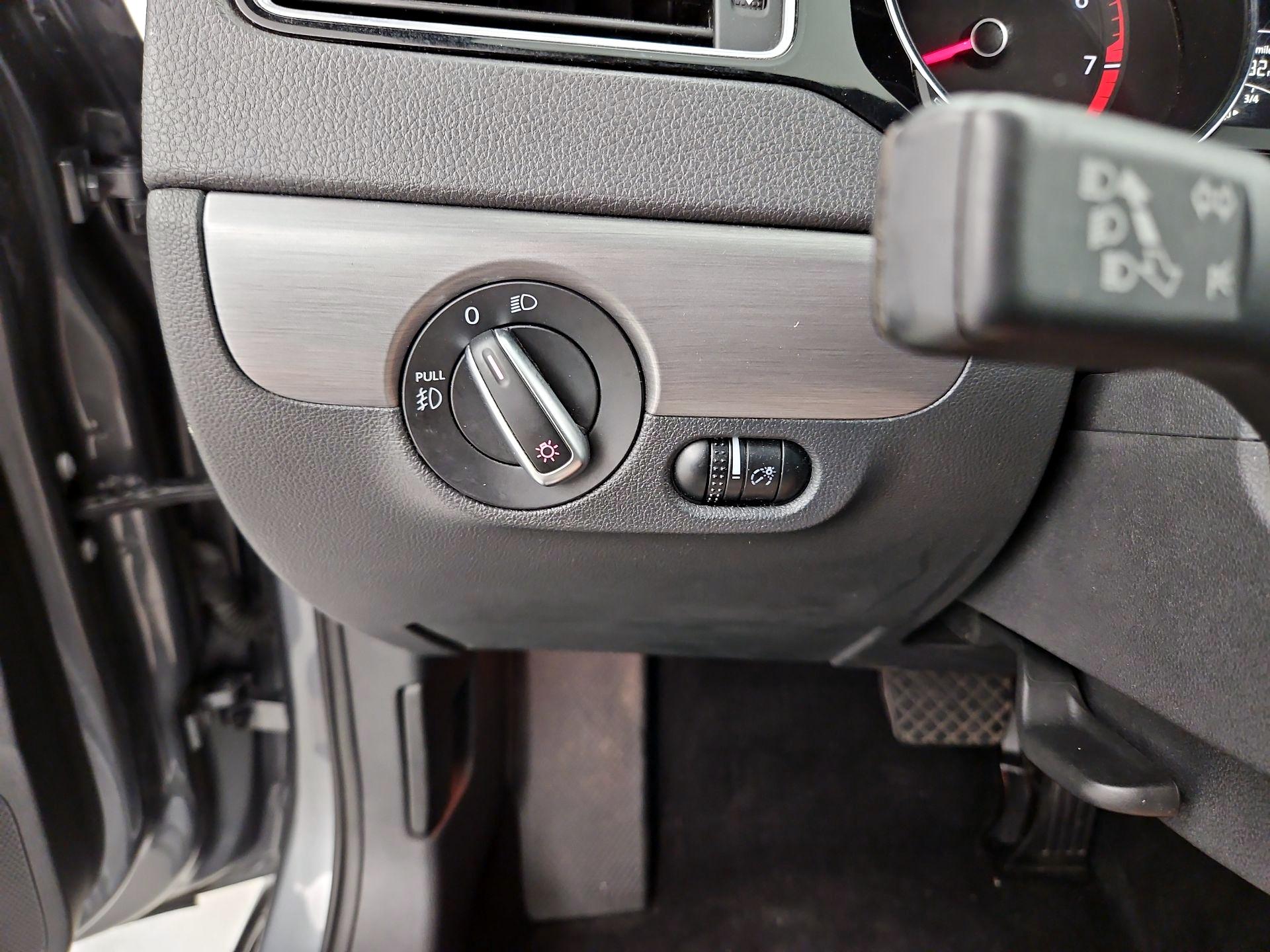 Thumbnail: 2017 Volkswagen Jetta - 13