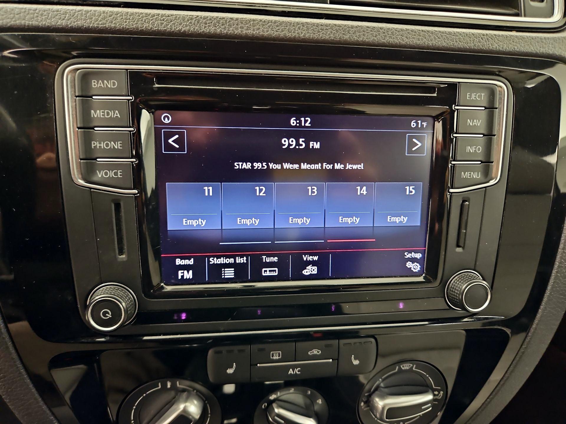 Thumbnail: 2017 Volkswagen Jetta - 16