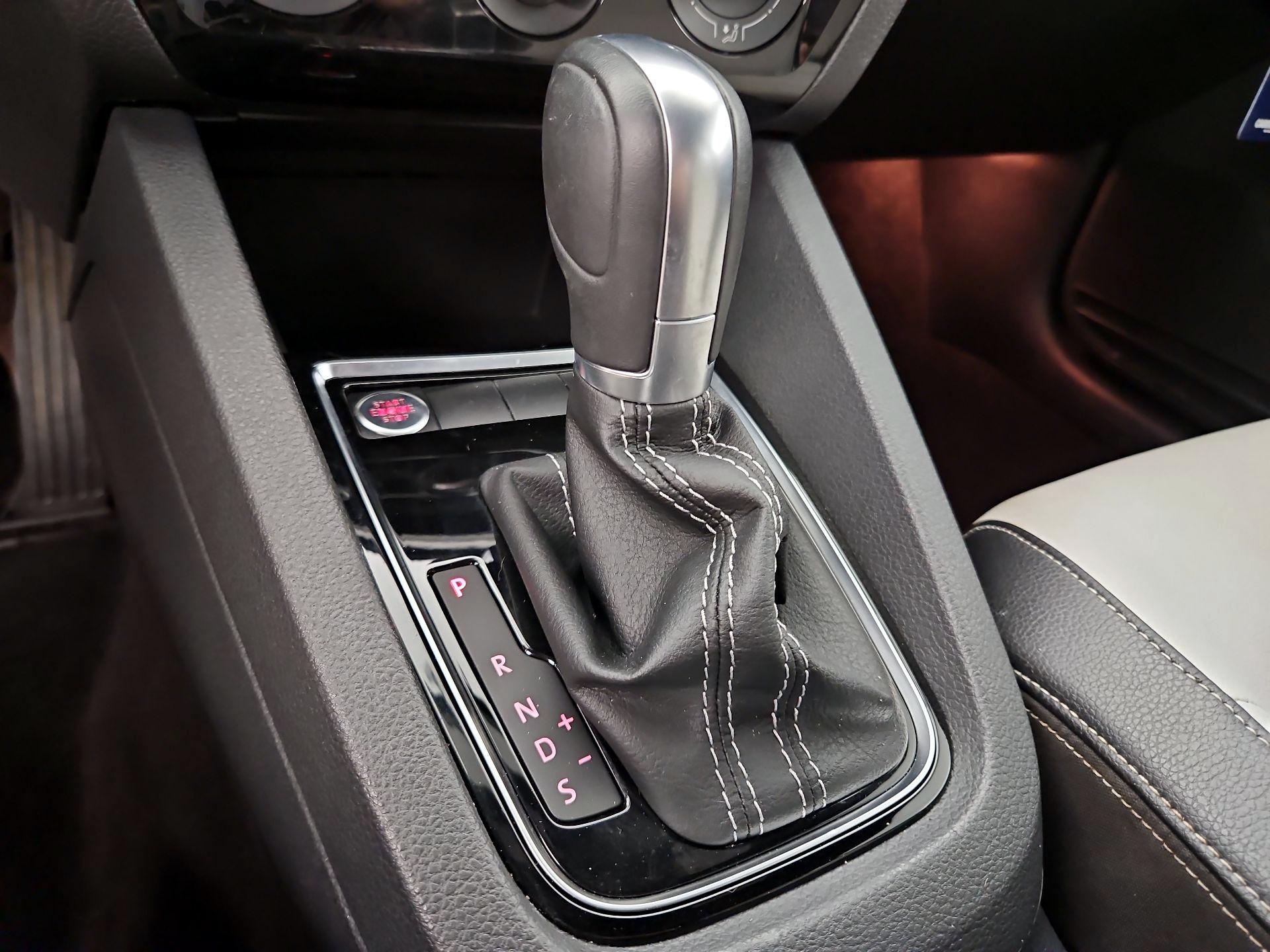 Thumbnail: 2017 Volkswagen Jetta - 18