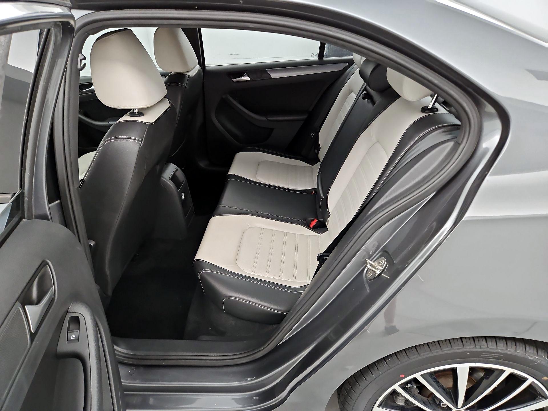 Thumbnail: 2017 Volkswagen Jetta - 19