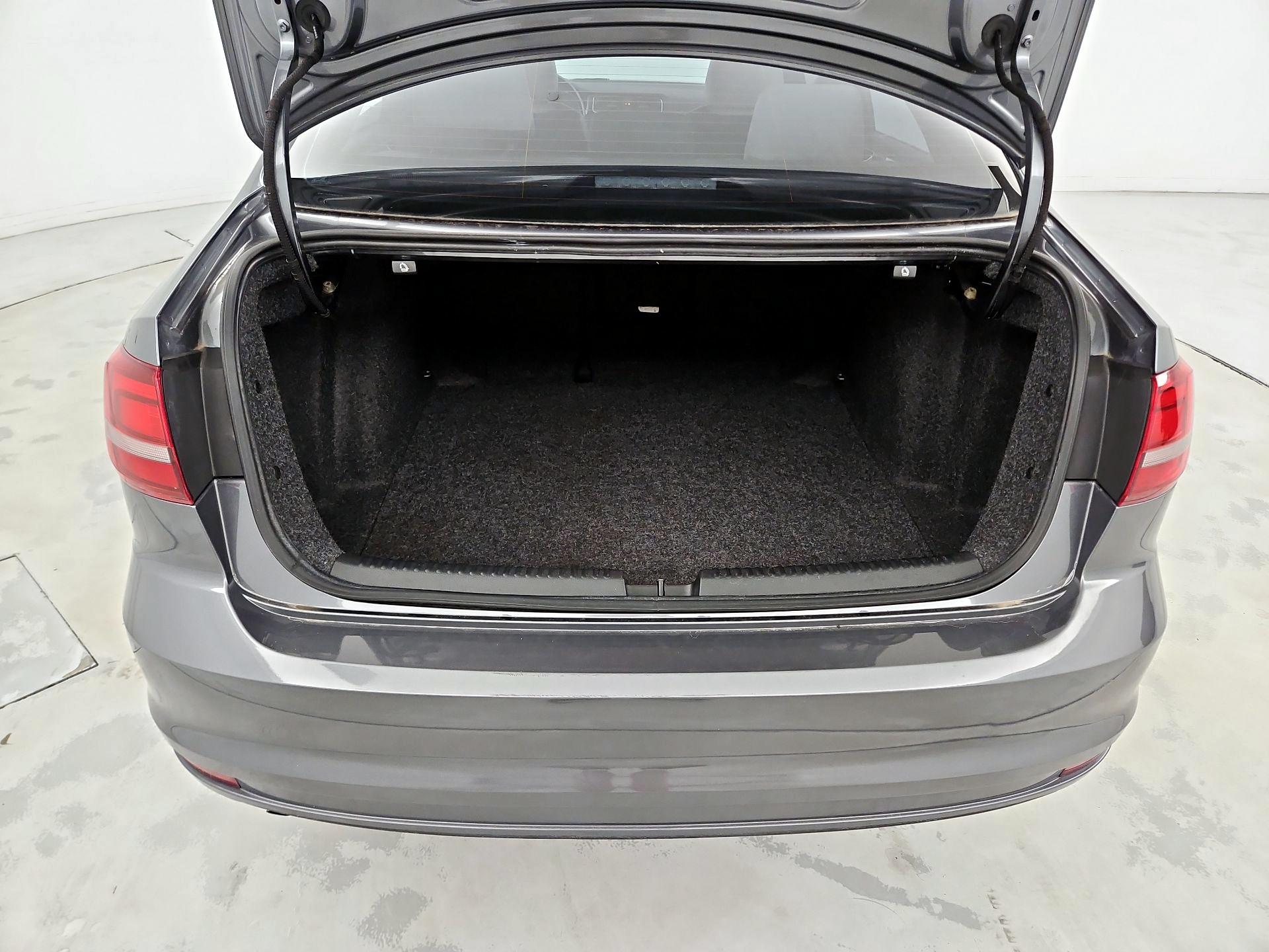 Thumbnail: 2017 Volkswagen Jetta - 20