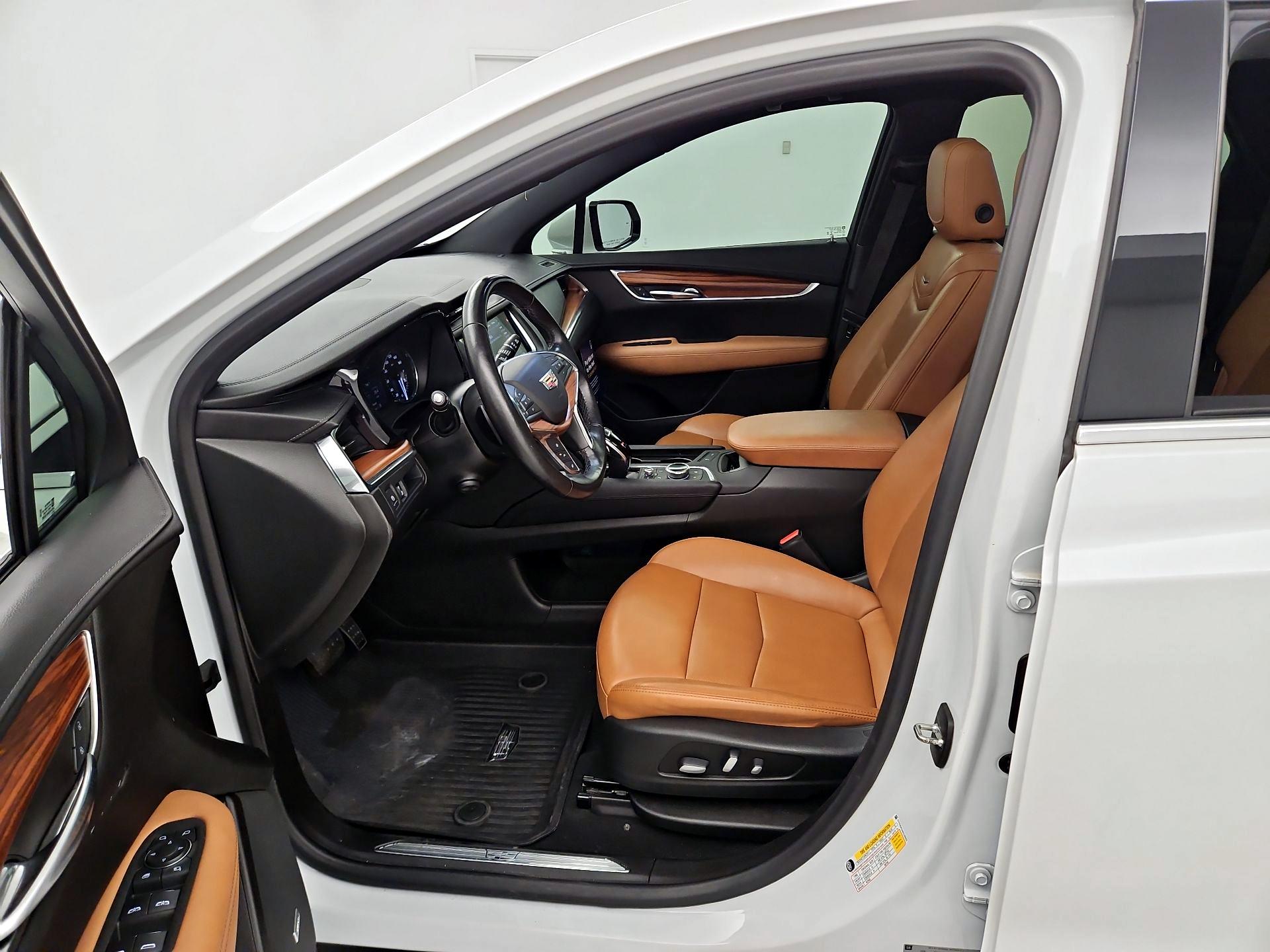 Thumbnail: 2021 Cadillac XT5 - 11