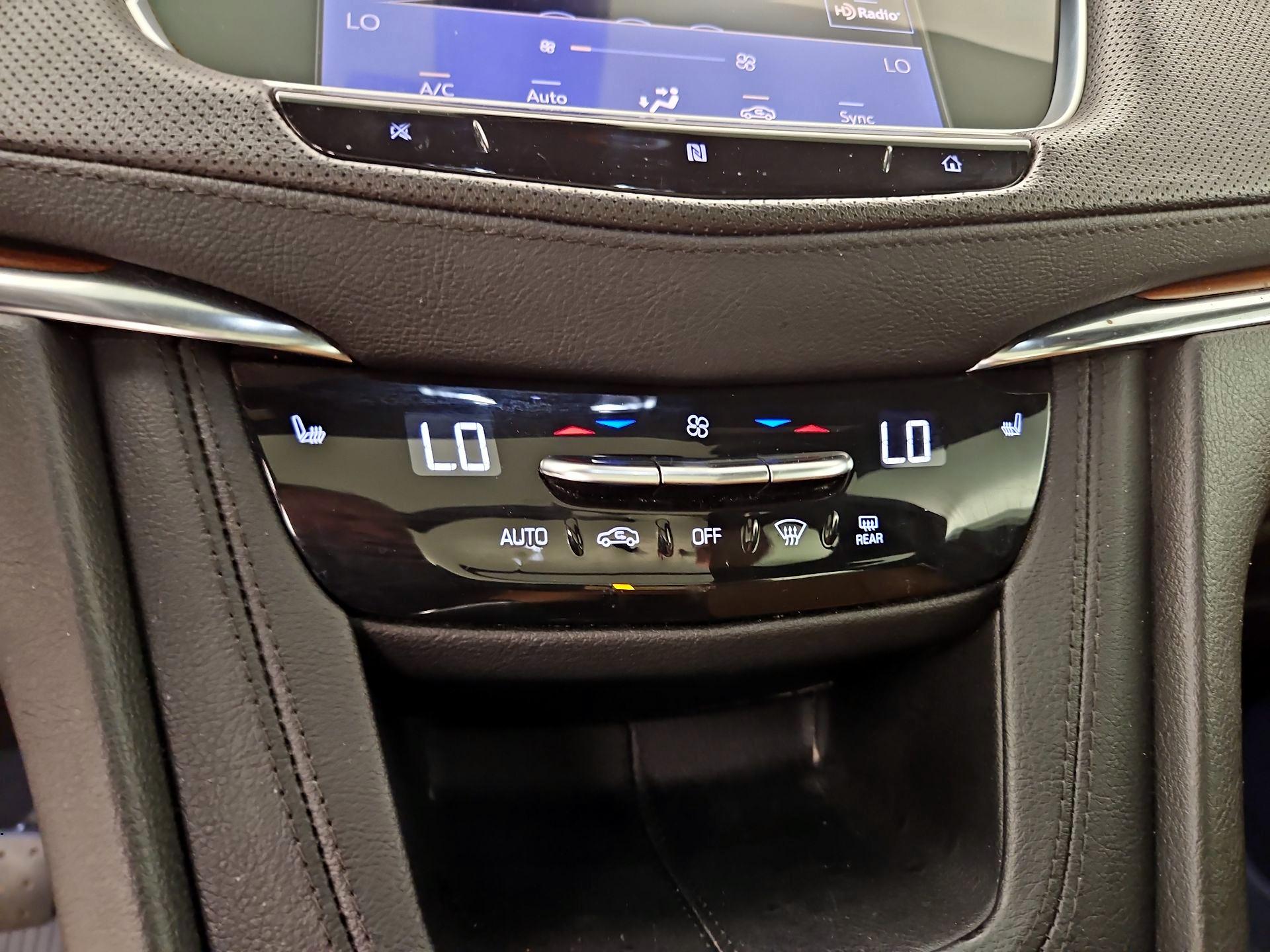 Thumbnail: 2021 Cadillac XT5 - 16