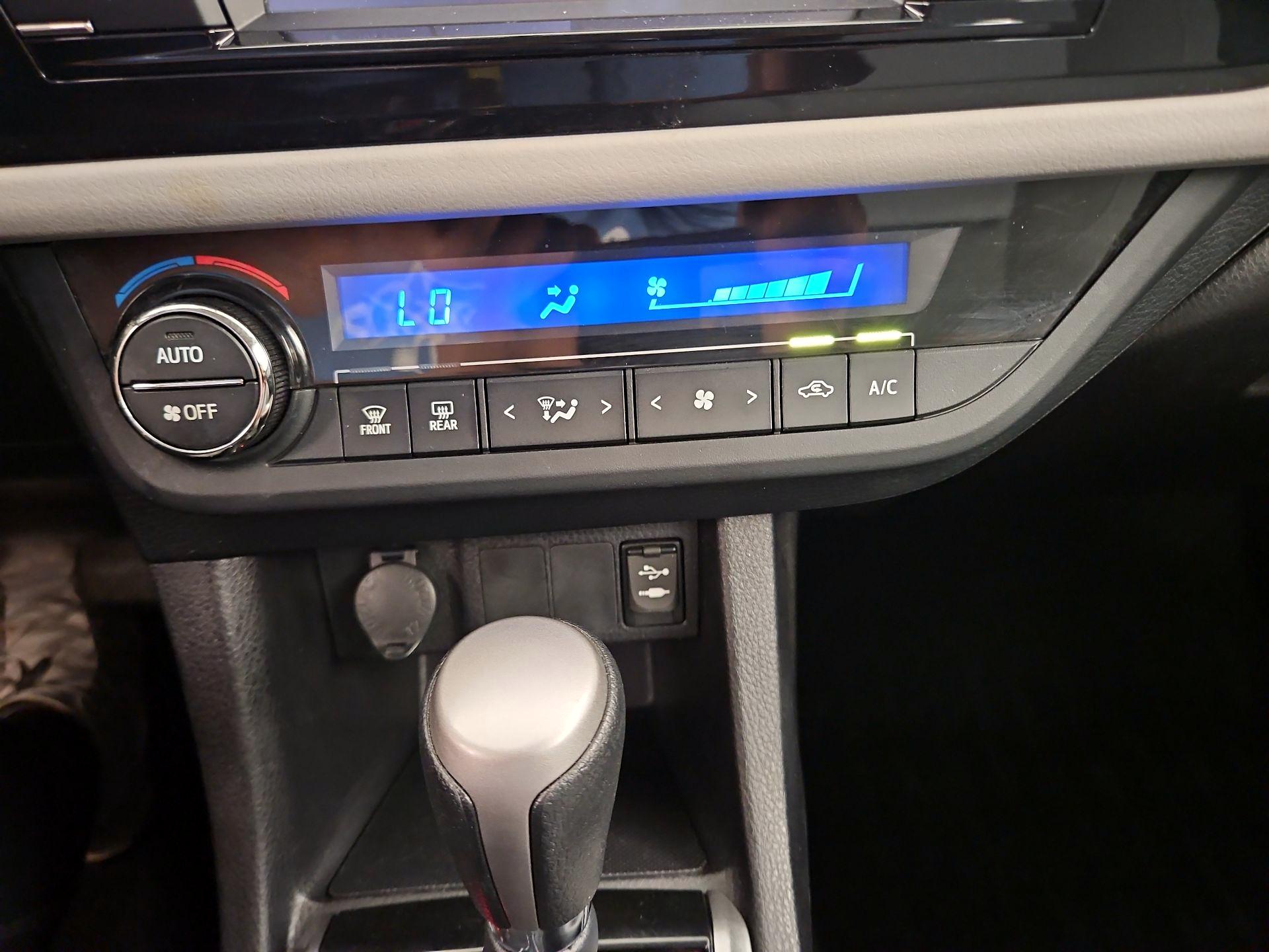 Thumbnail: 2016 Toyota Corolla - 16