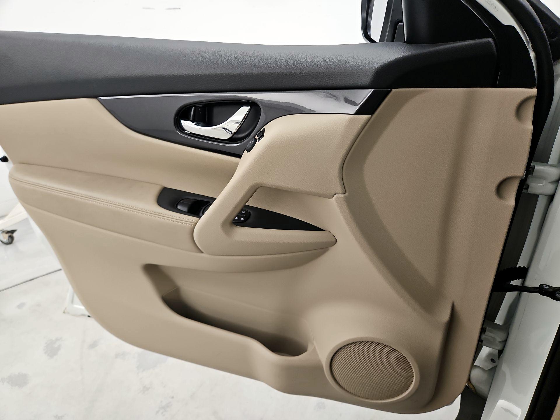 Thumbnail: 2020 Nissan Rogue - 12