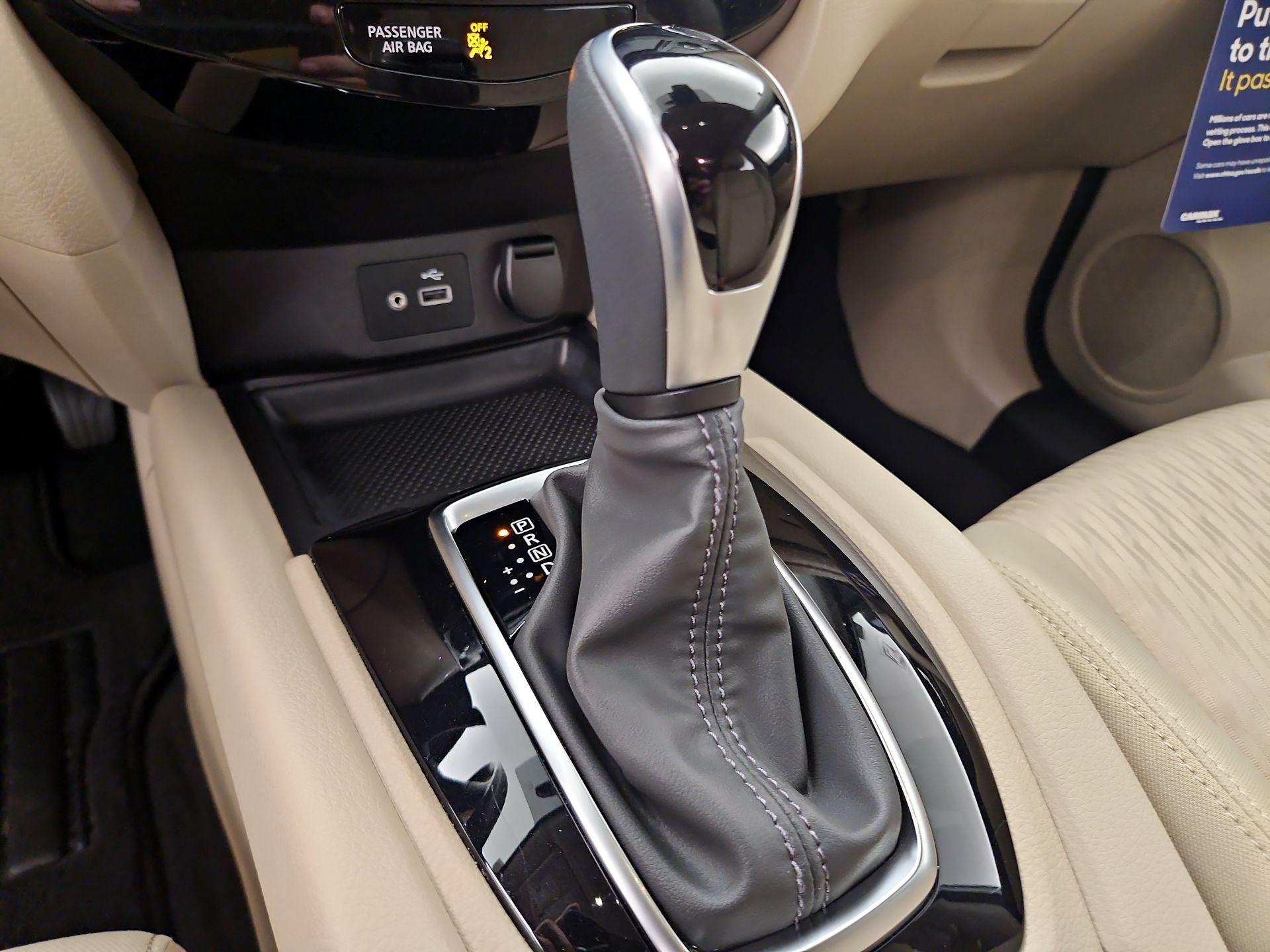 Thumbnail: 2020 Nissan Rogue - 17