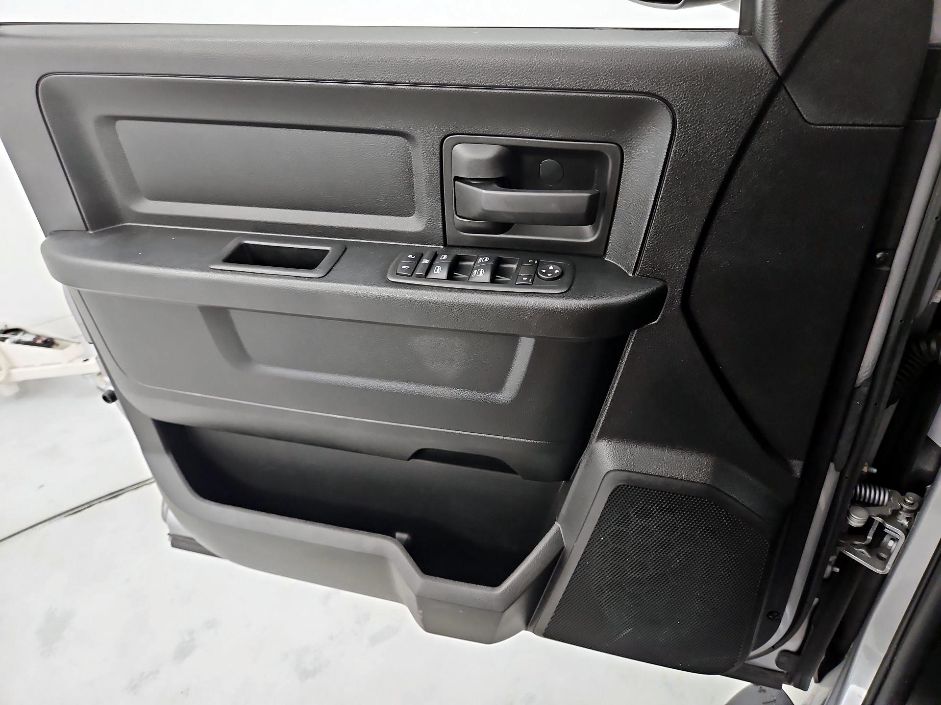 Thumbnail: 2019 RAM 1500 Classic - 12