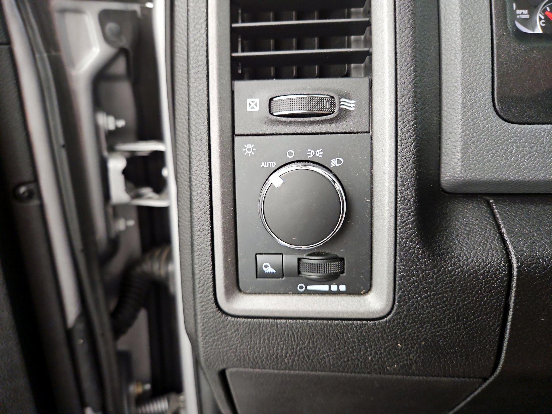 Thumbnail: 2019 RAM 1500 Classic - 13