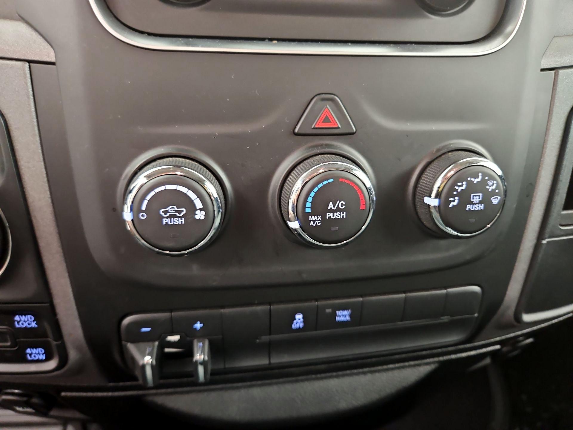 Thumbnail: 2019 RAM 1500 Classic - 16