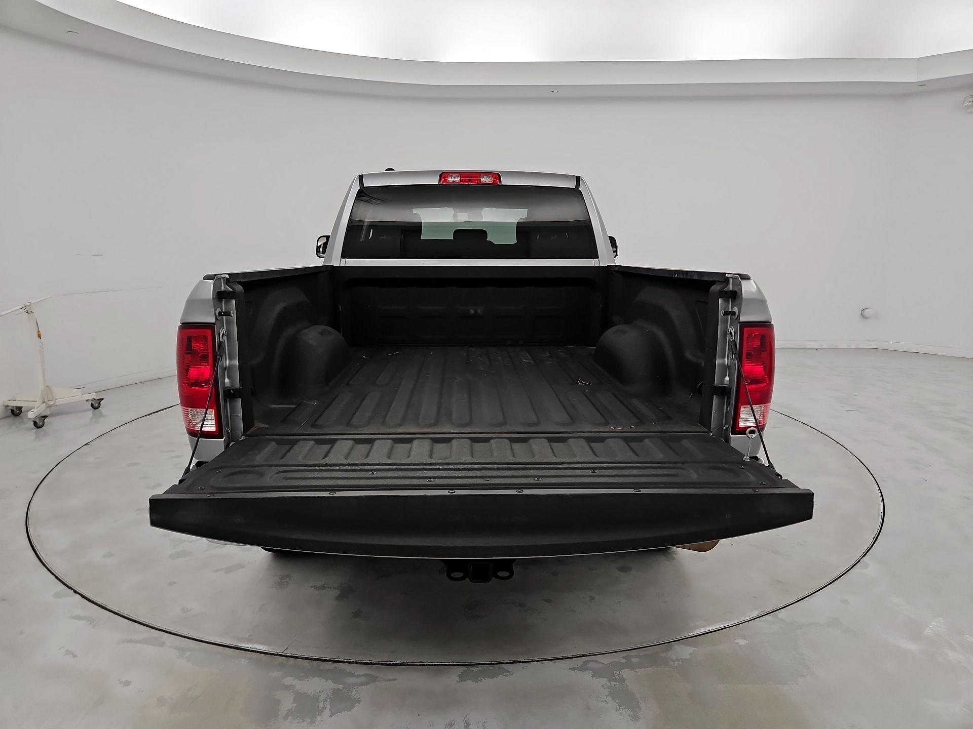 Thumbnail: 2019 RAM 1500 Classic - 19