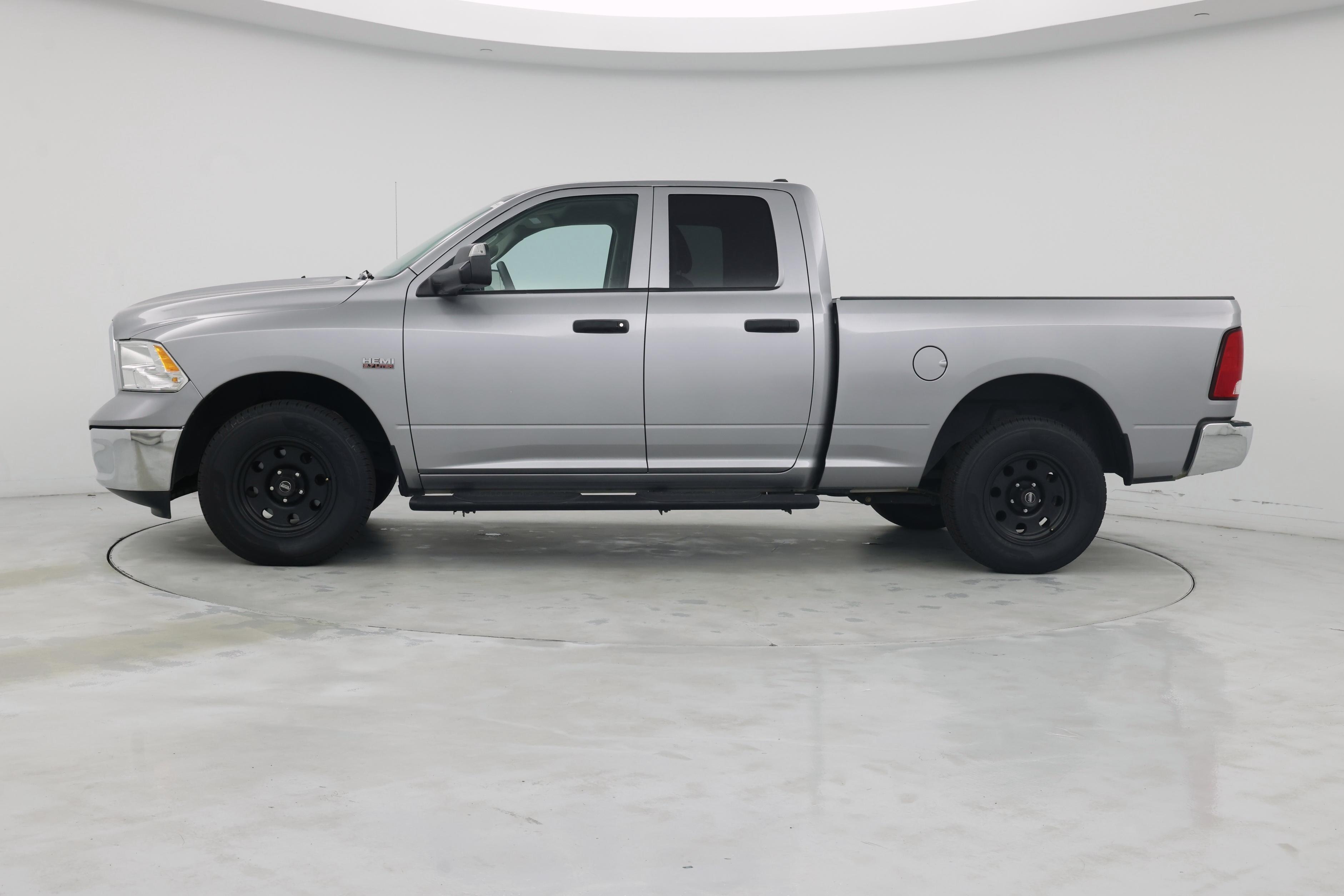 Thumbnail: 2019 RAM 1500 Classic - 3