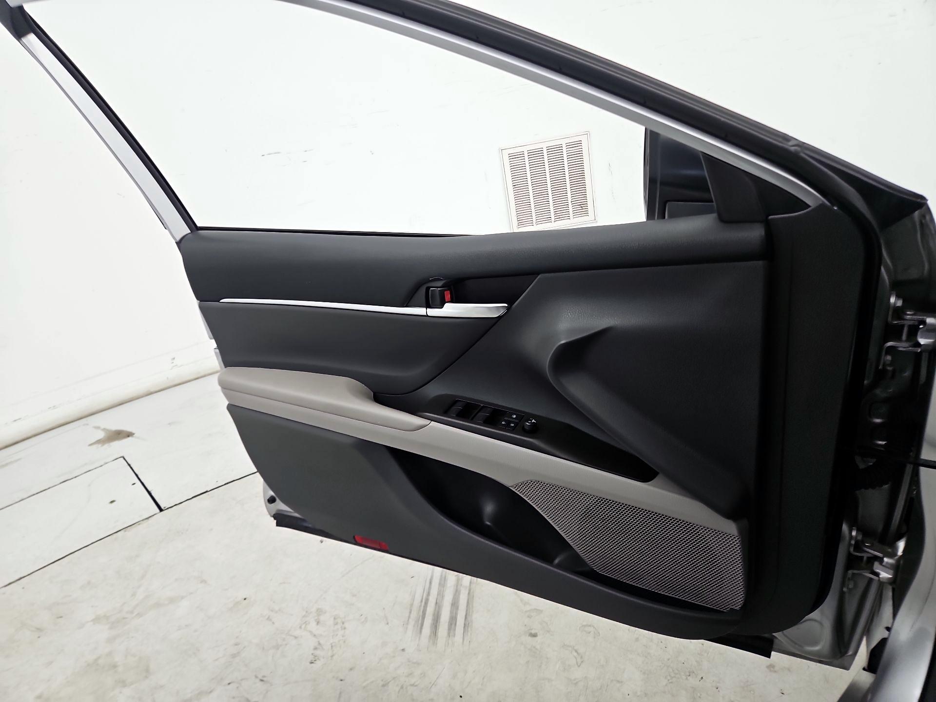 Thumbnail: 2021 Toyota Camry - 12