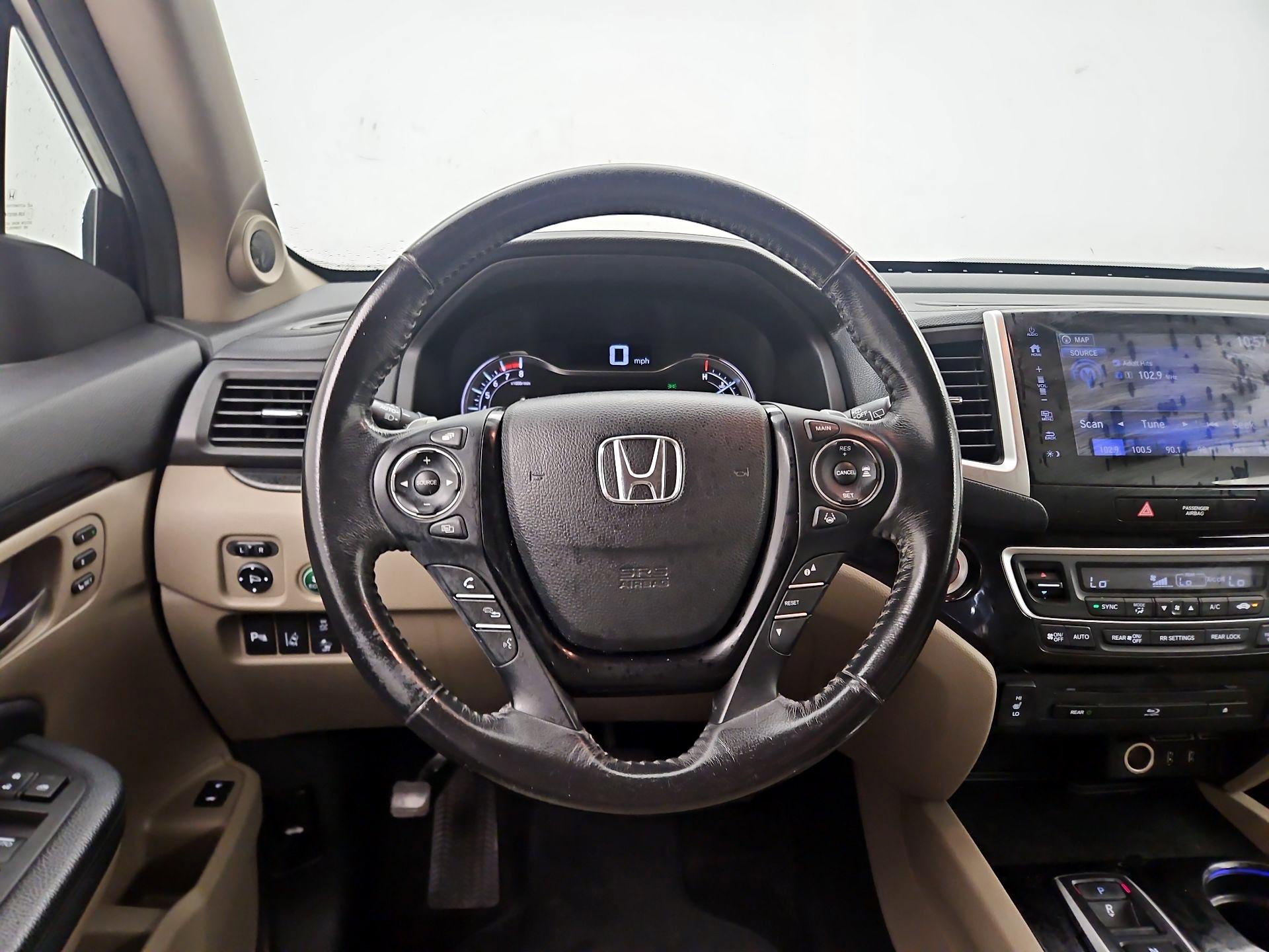 Thumbnail: 2017 Honda Pilot - 10