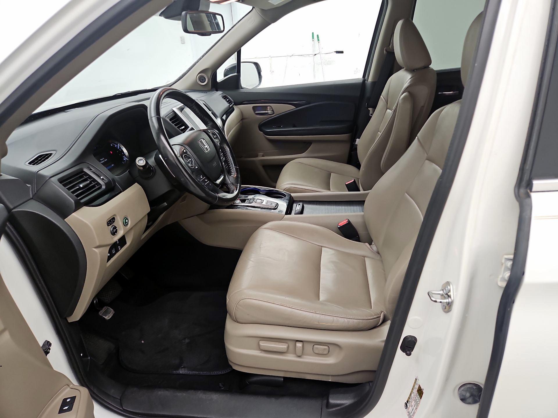 Thumbnail: 2017 Honda Pilot - 11