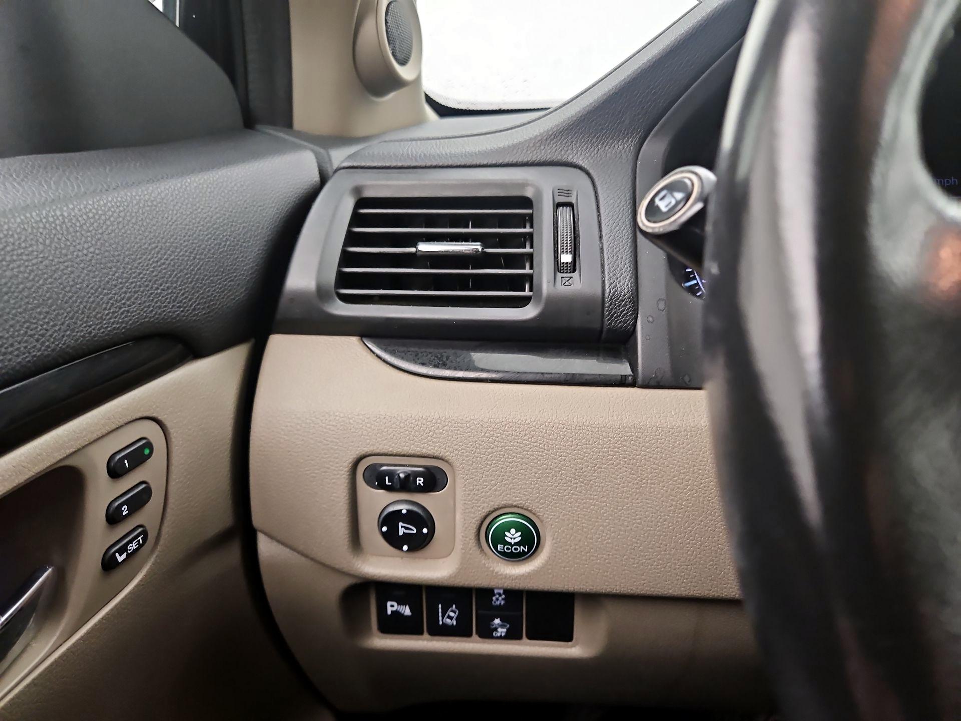 Thumbnail: 2017 Honda Pilot - 13