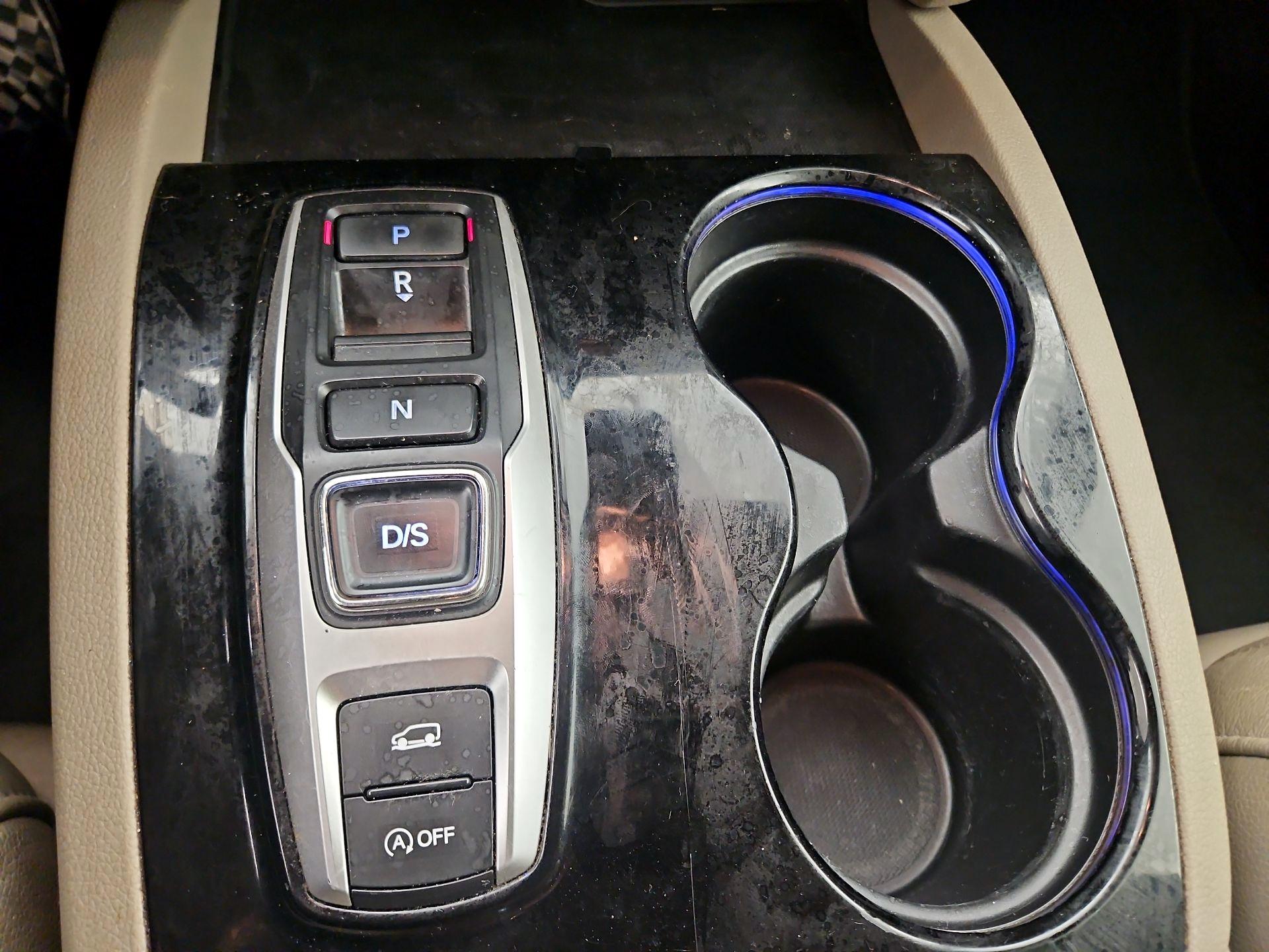 Thumbnail: 2017 Honda Pilot - 17