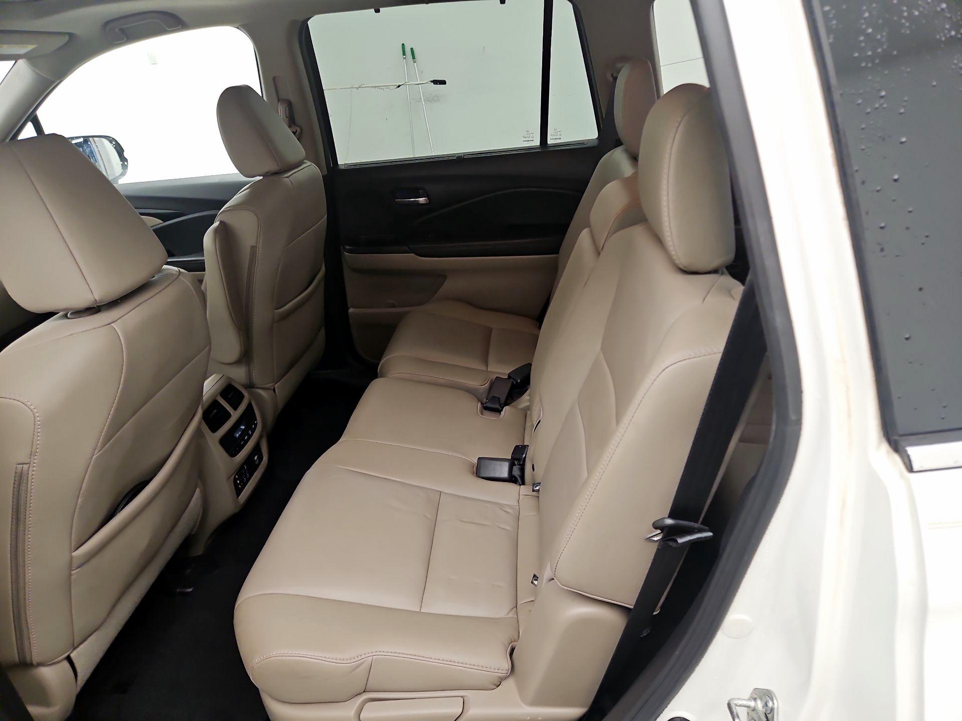 Thumbnail: 2017 Honda Pilot - 19