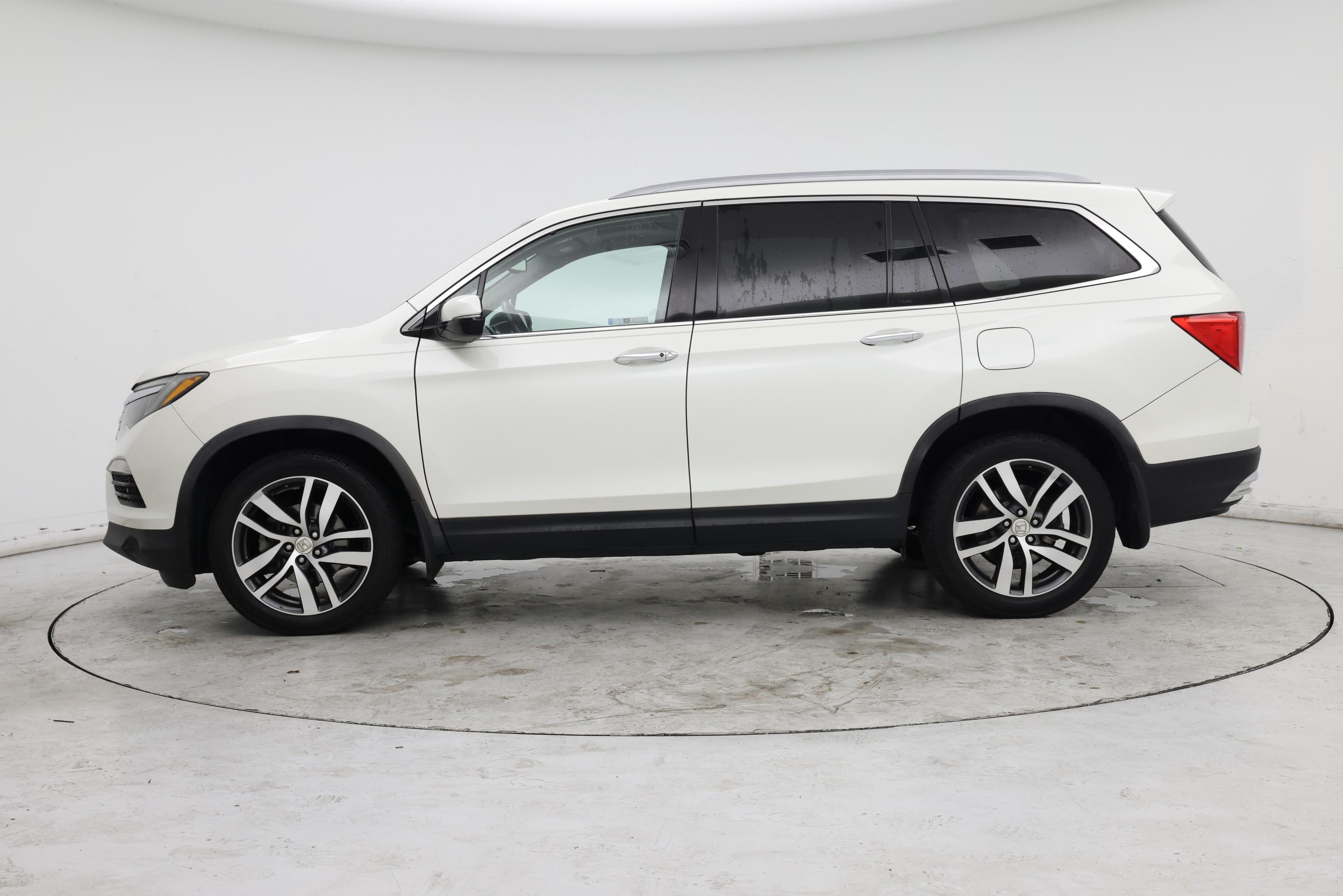 Thumbnail: 2017 Honda Pilot - 3