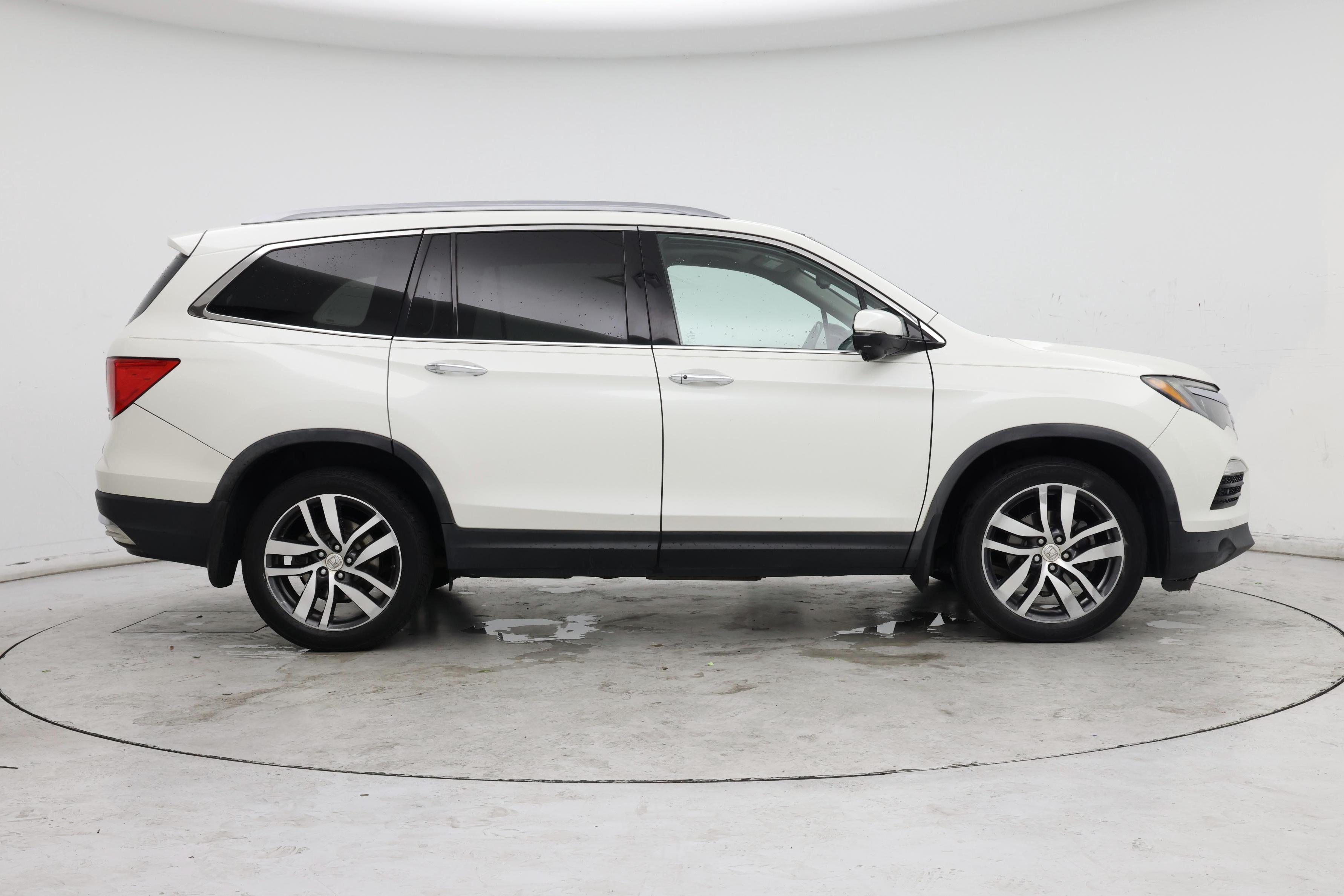 Thumbnail: 2017 Honda Pilot - 7