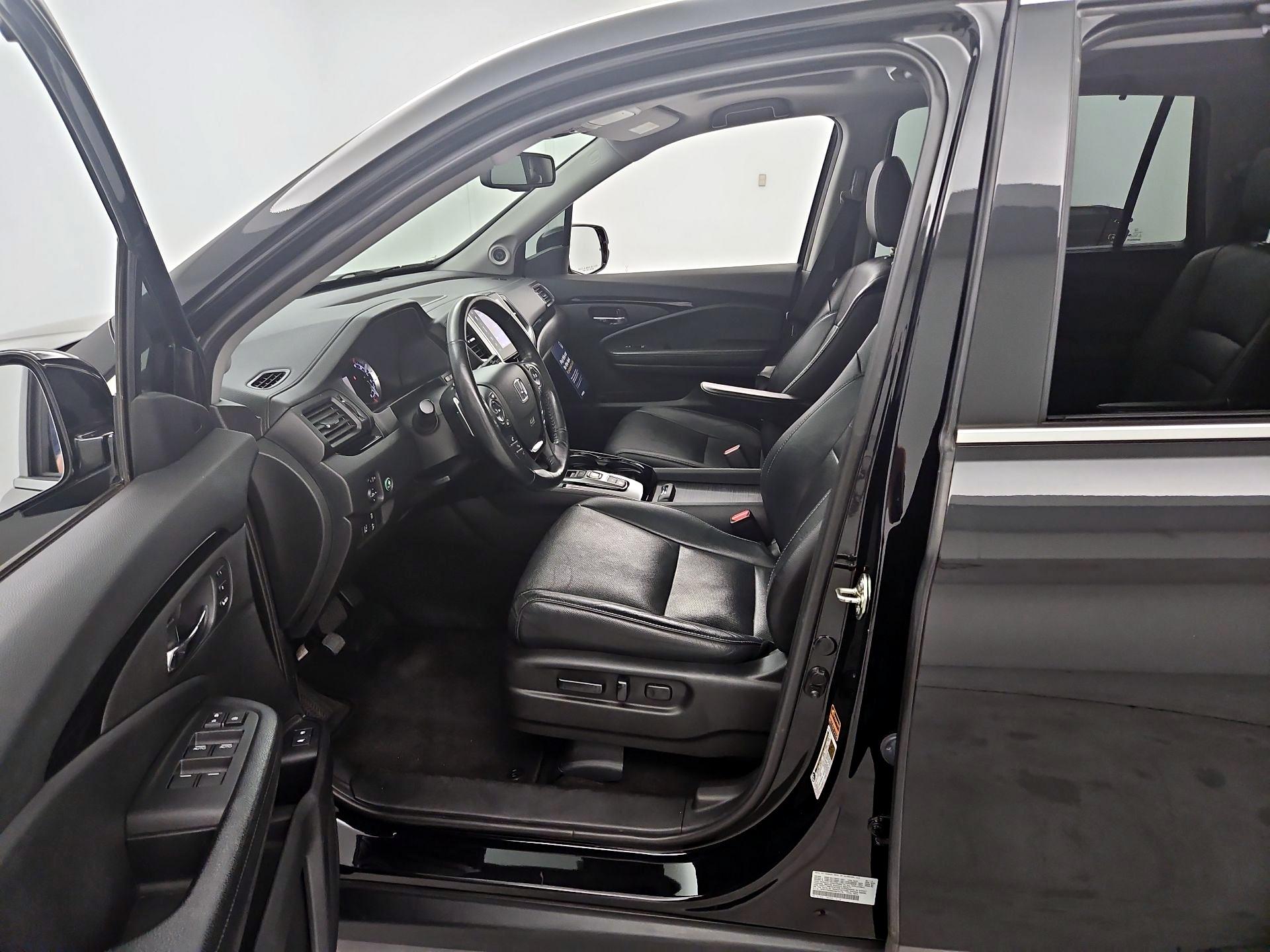 Thumbnail: 2017 Honda Pilot - 11