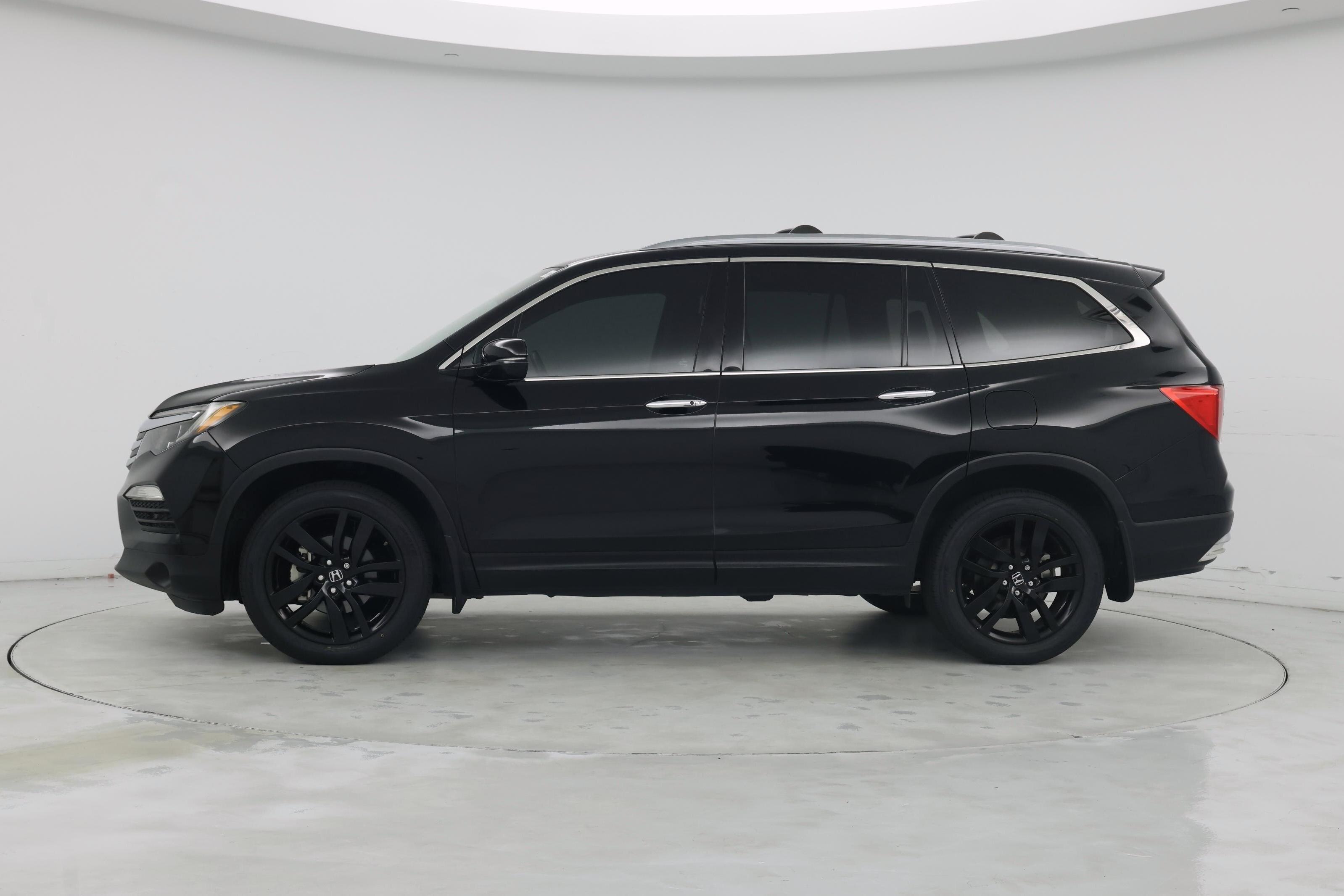 Thumbnail: 2017 Honda Pilot - 3