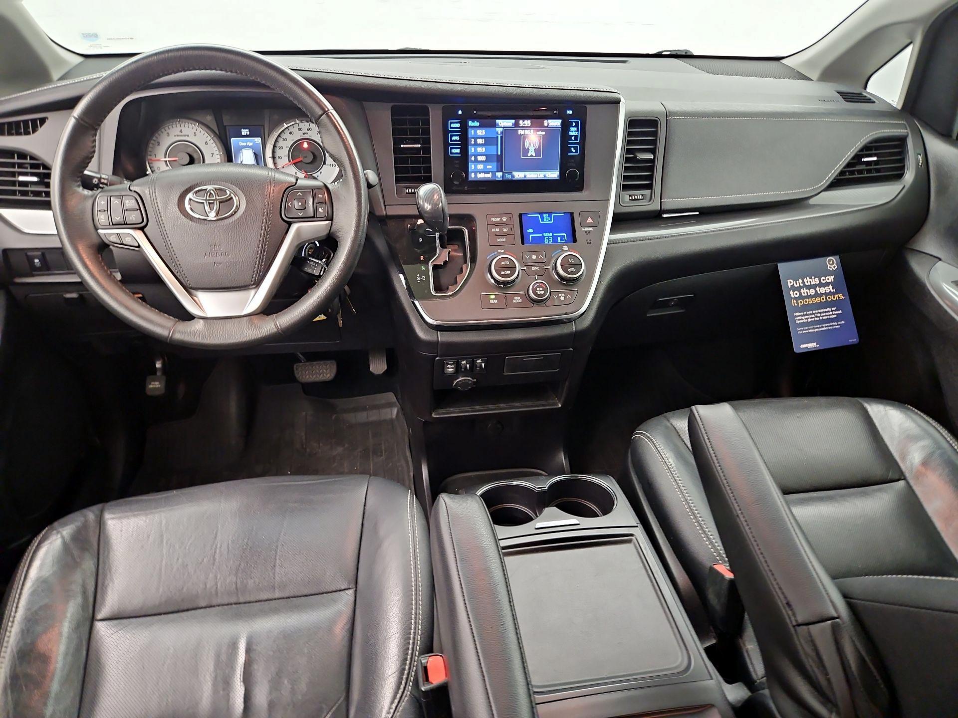 Thumbnail: 2017 Toyota Sienna - 9